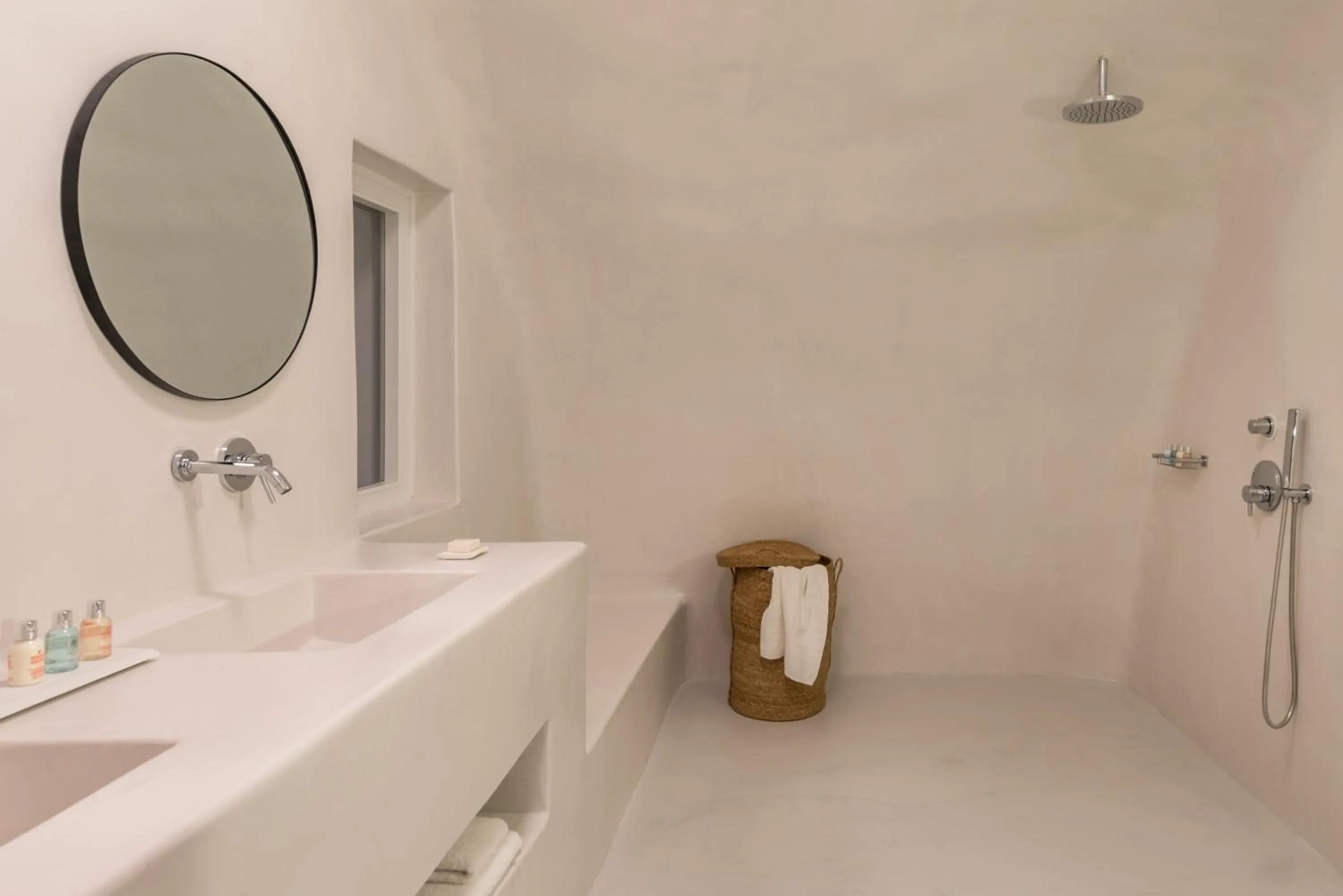 Bathroom in Aspaki by Art Maisons