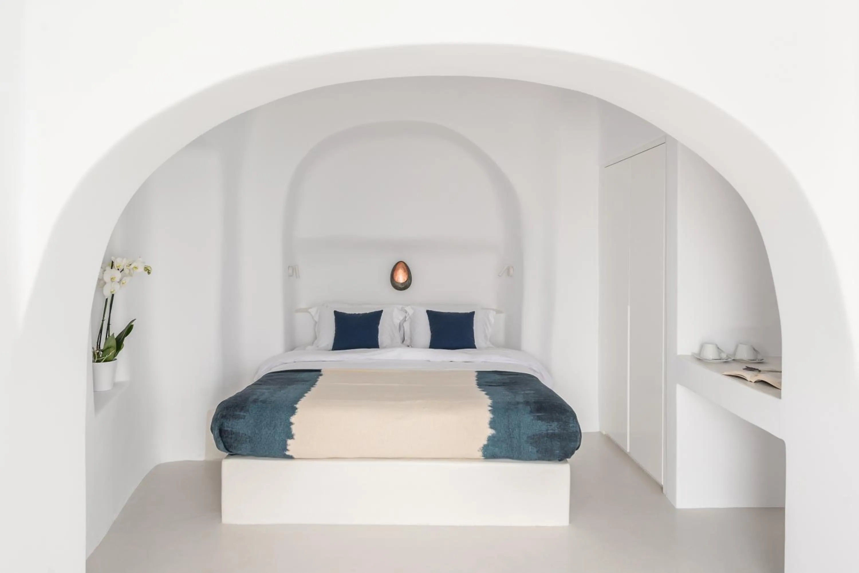 Bed in Aspaki by Art Maisons