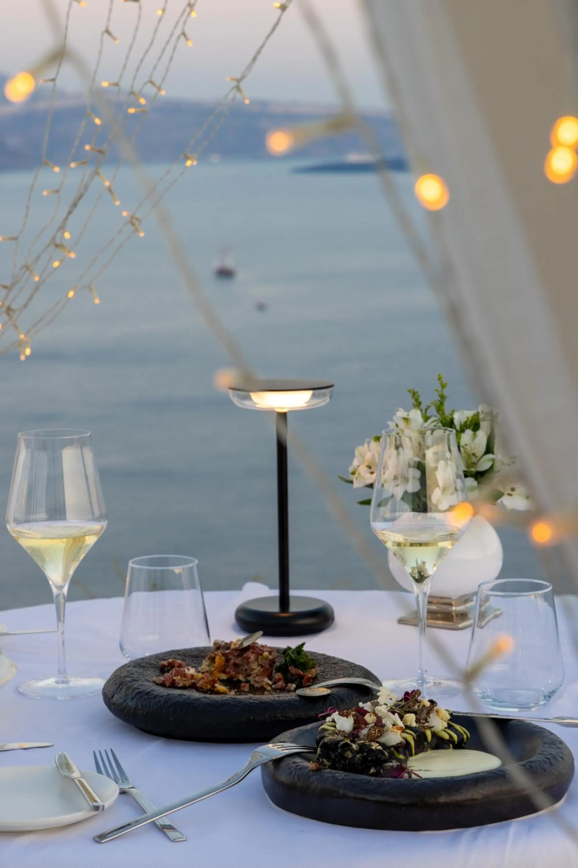 Restaurant/places to eat in Aspaki by Art Maisons