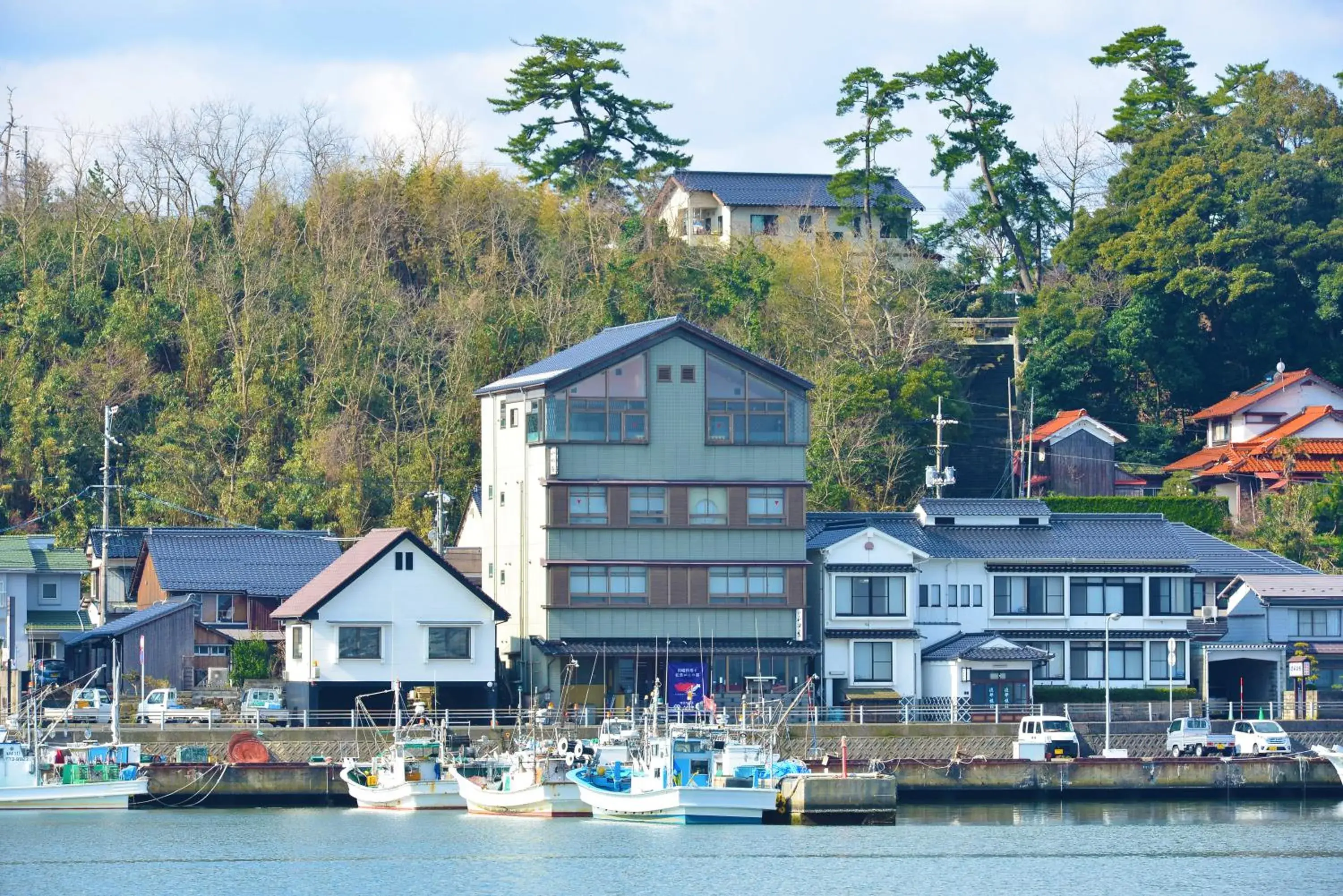 Property building in Yamadaya Property building in Yamadaya