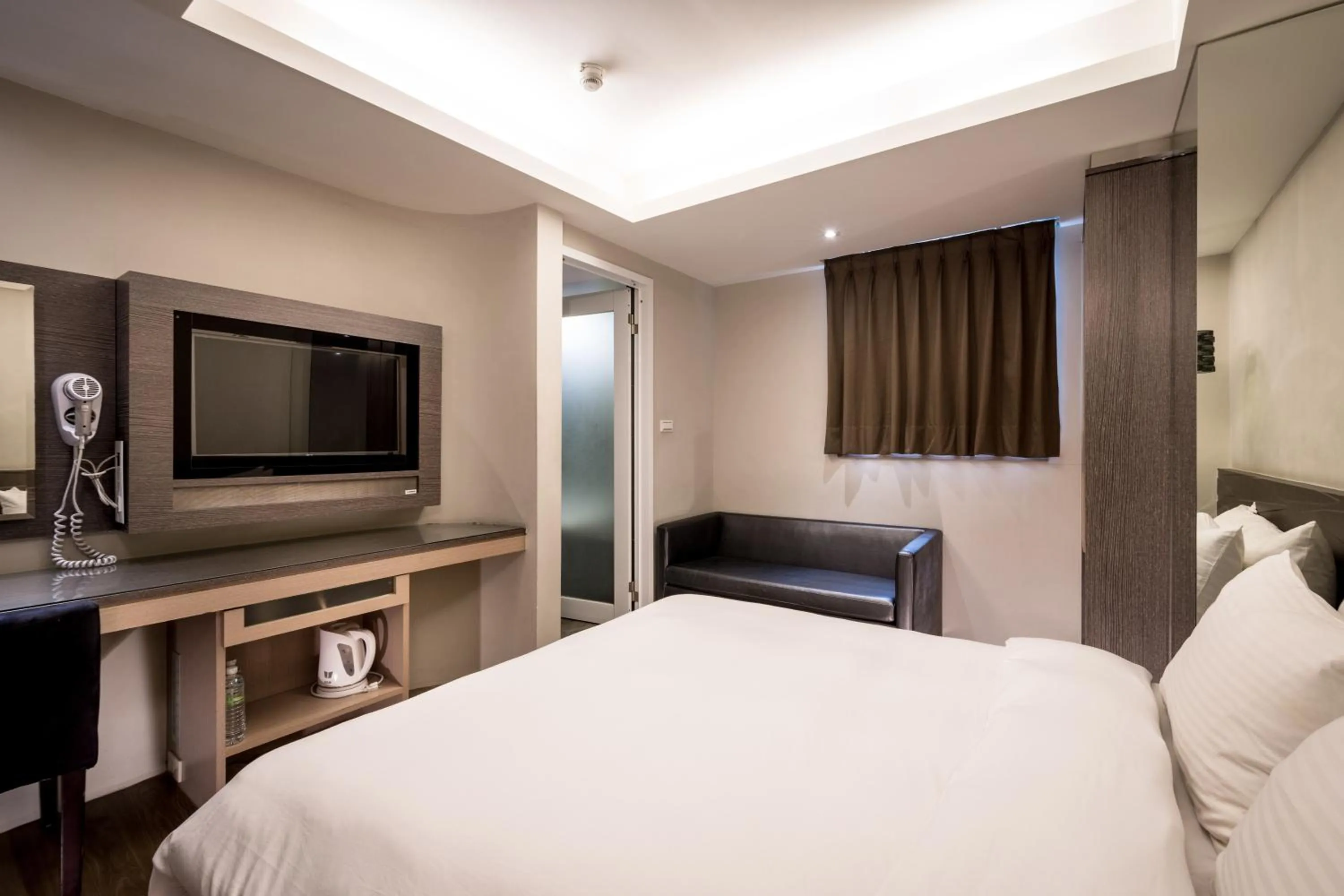 Photo of the whole room, Bed in Royal Garden Hotel