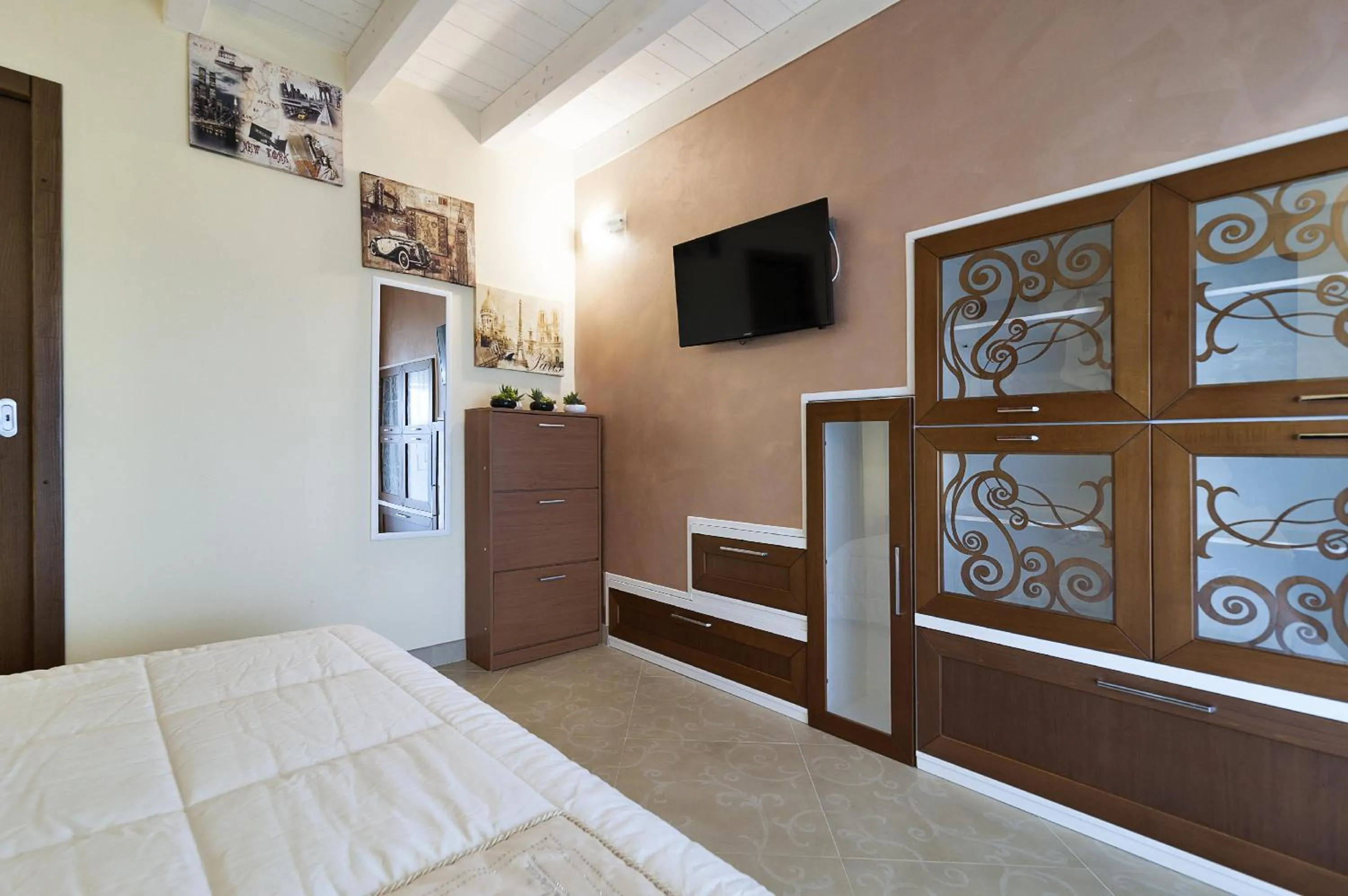 Bed in meadow luxury villa