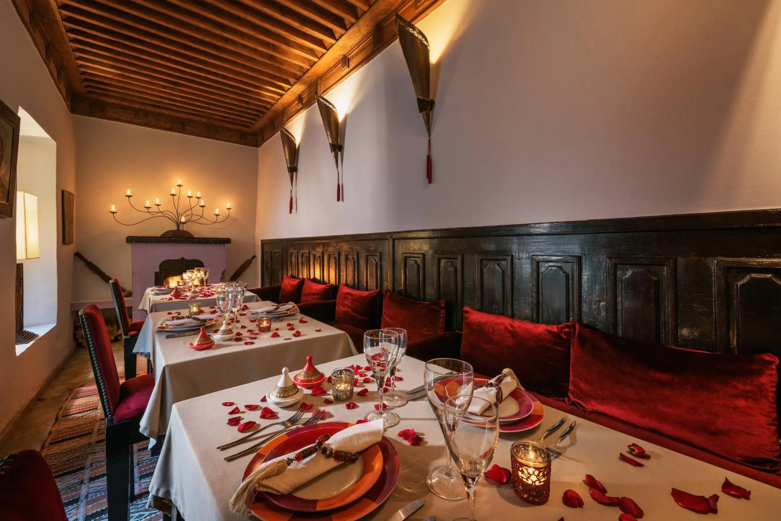 Restaurant/places to eat in Riad Azzar