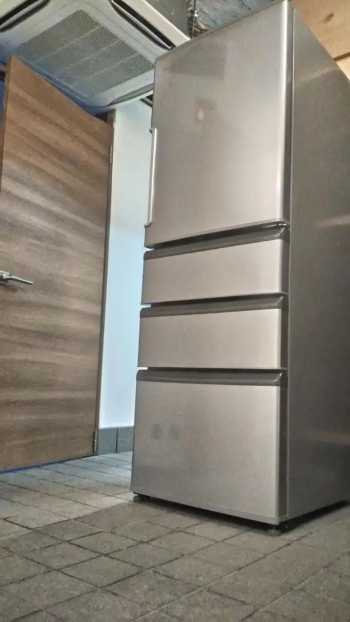 Communal kitchen in Base Inn Komagome Tokyo