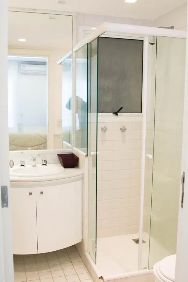 Shower in Camboinhas Oceanside Oceanfront