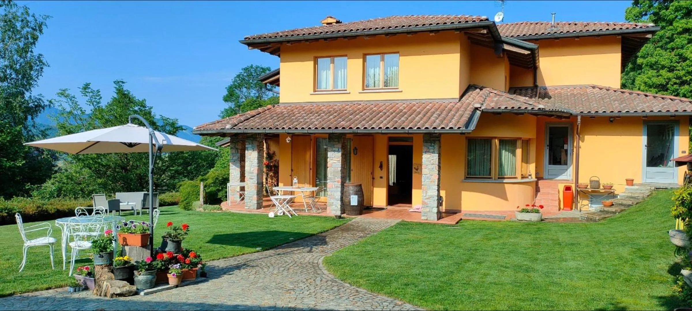 Property building in B&B Villa Claudia