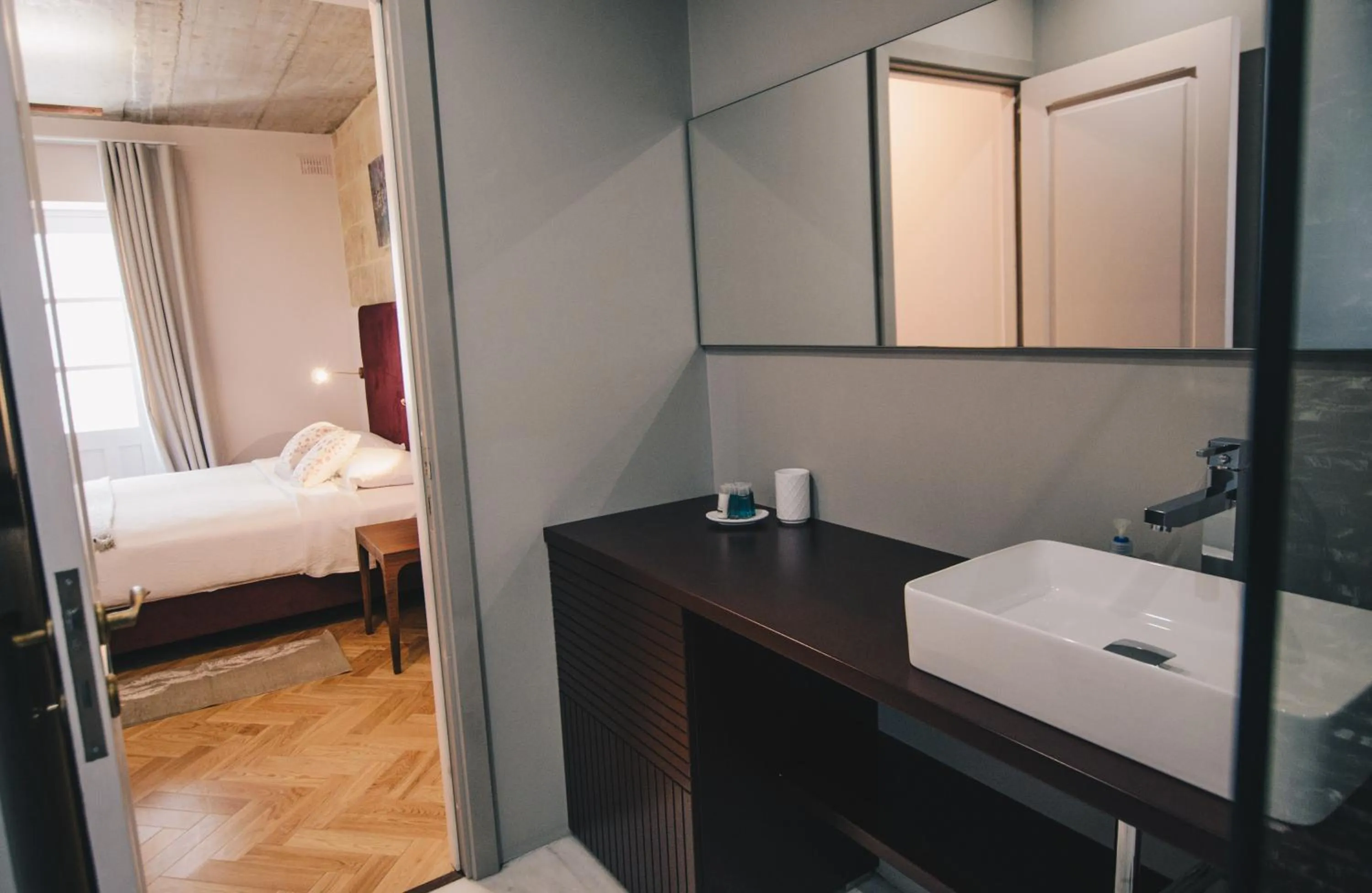 Bathroom, Bed in Sally Port Suites