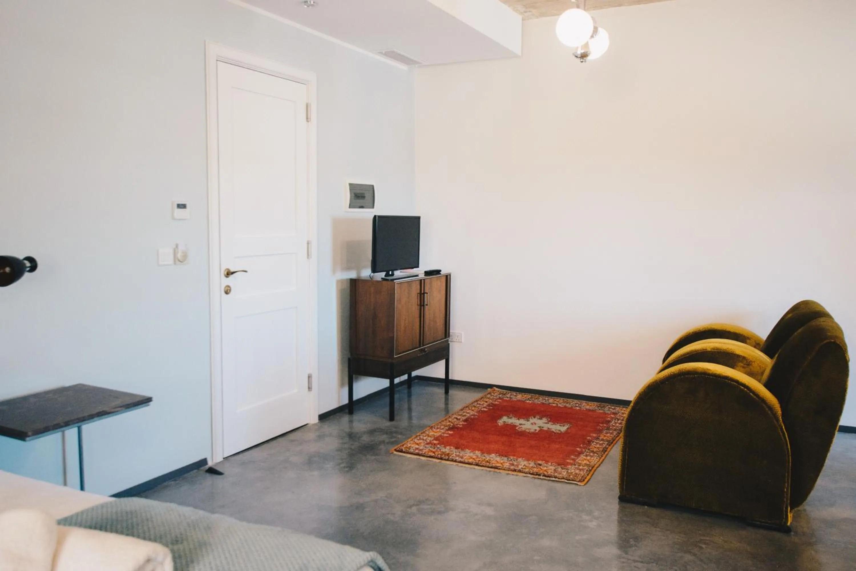 TV and multimedia in Sally Port Suites