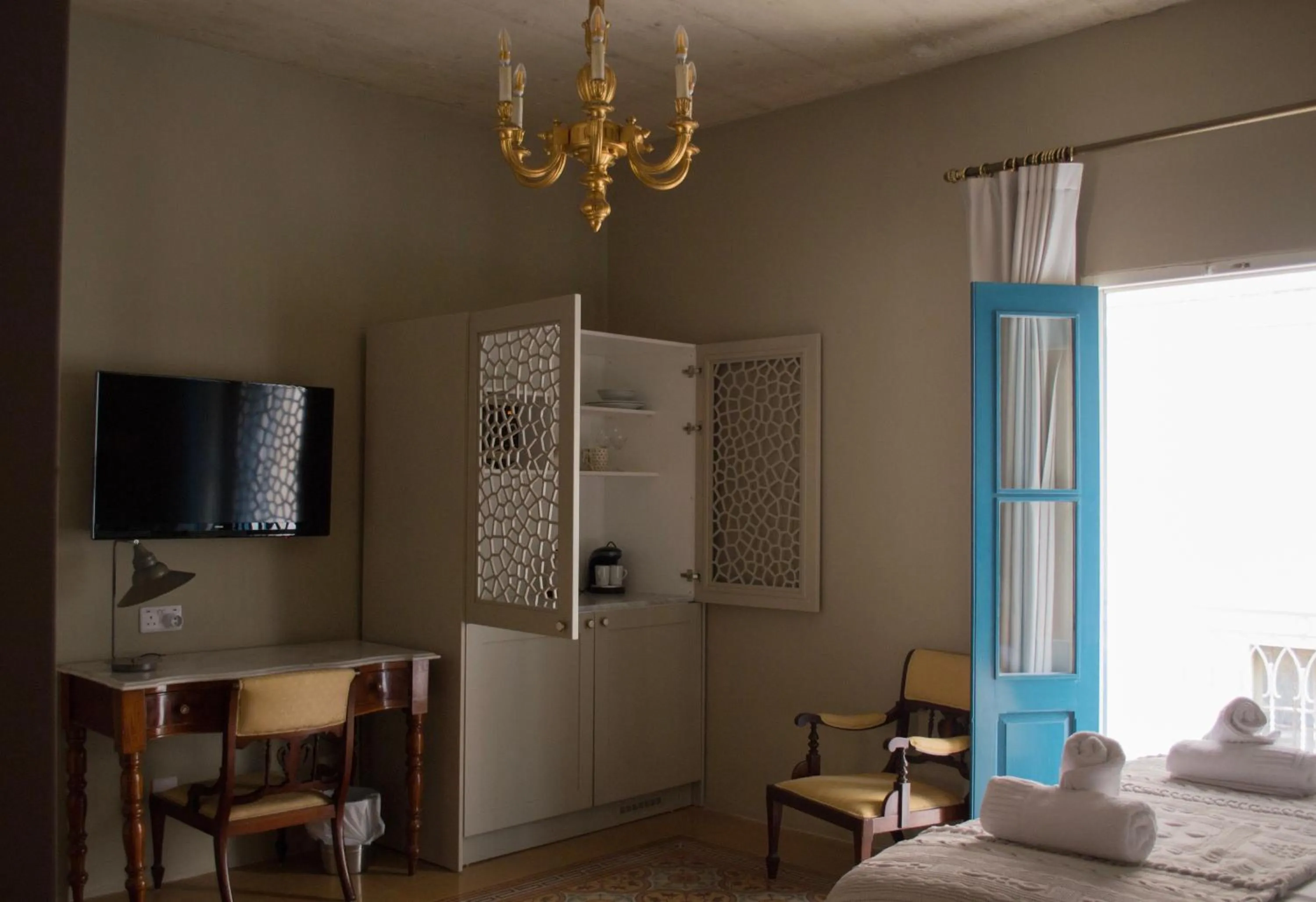 Coffee/tea facilities, Bed in Sally Port Suites