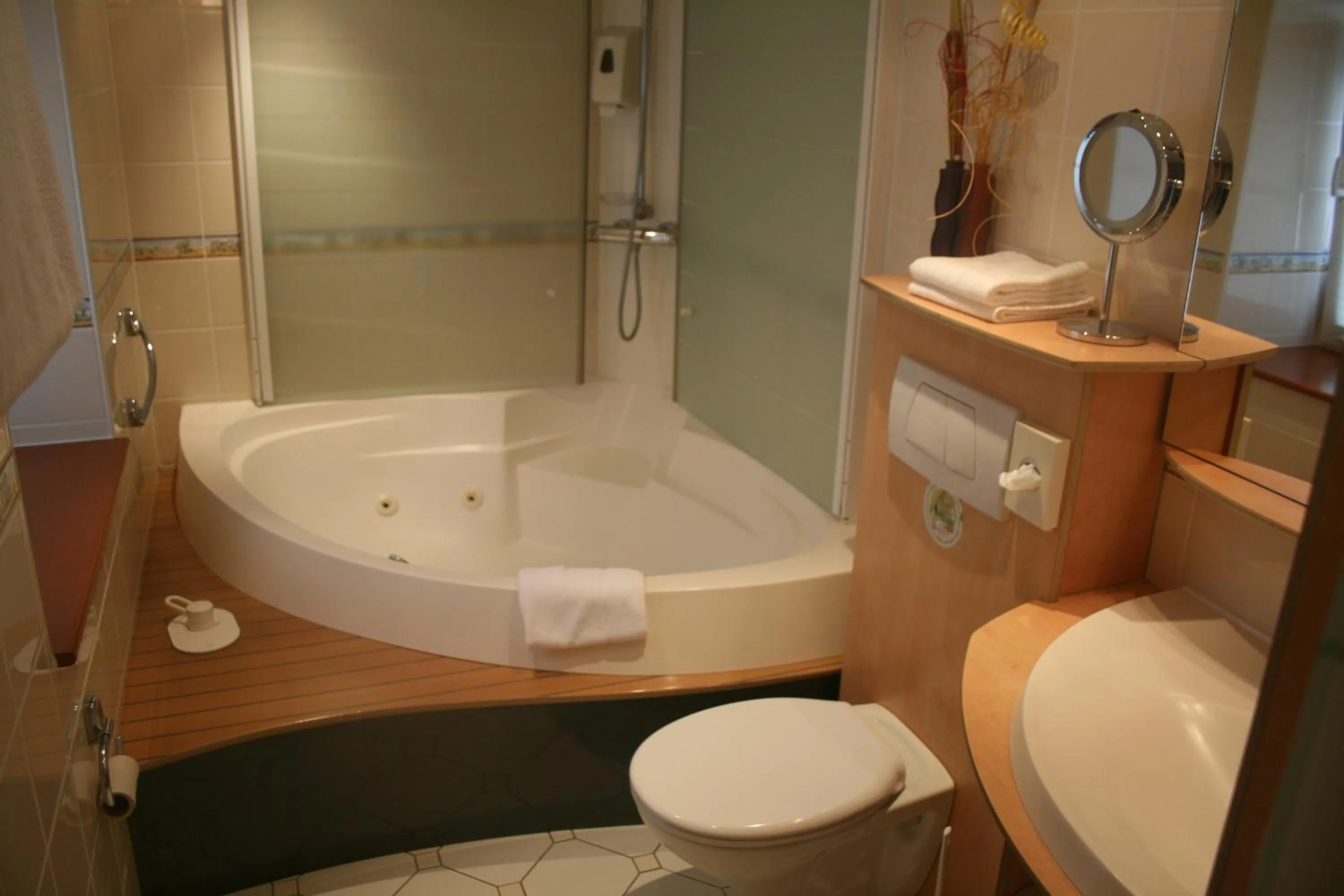 Bed in Logis Gourmet & Relax Wellness Hotel De La Sure