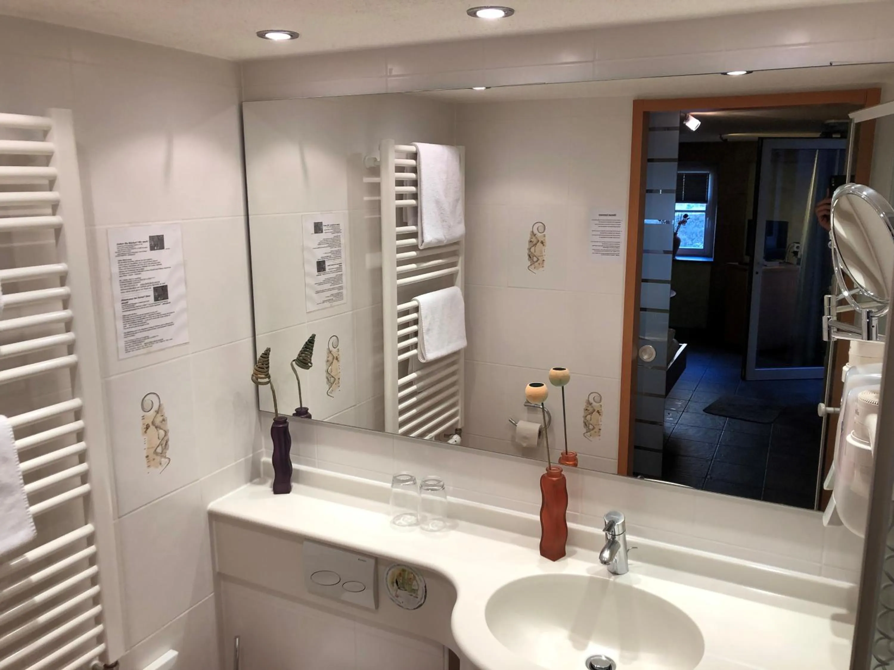 Bathroom in Logis Gourmet & Relax Wellness Hotel De La Sure