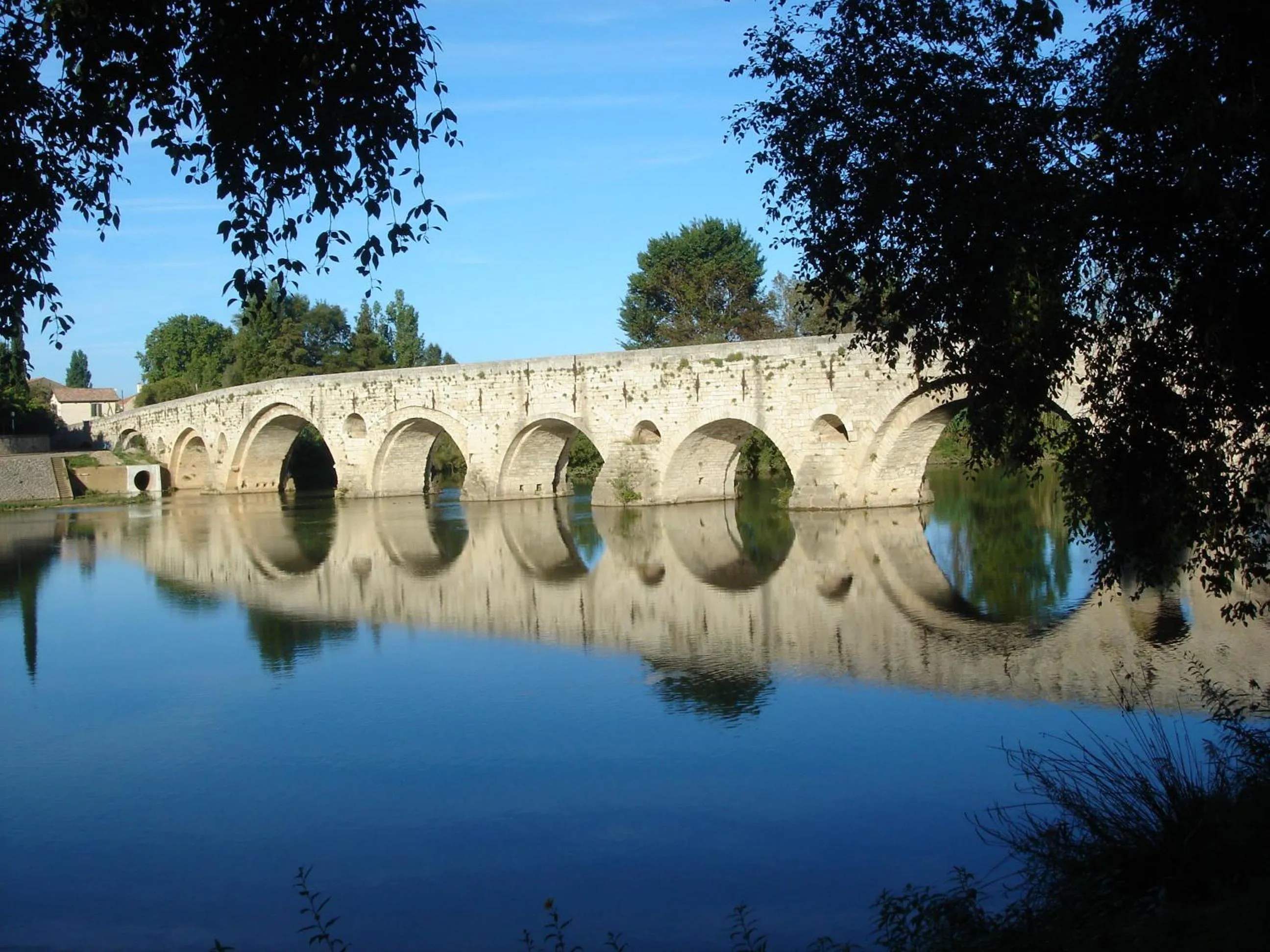 Garden view in Maison De L'Orb