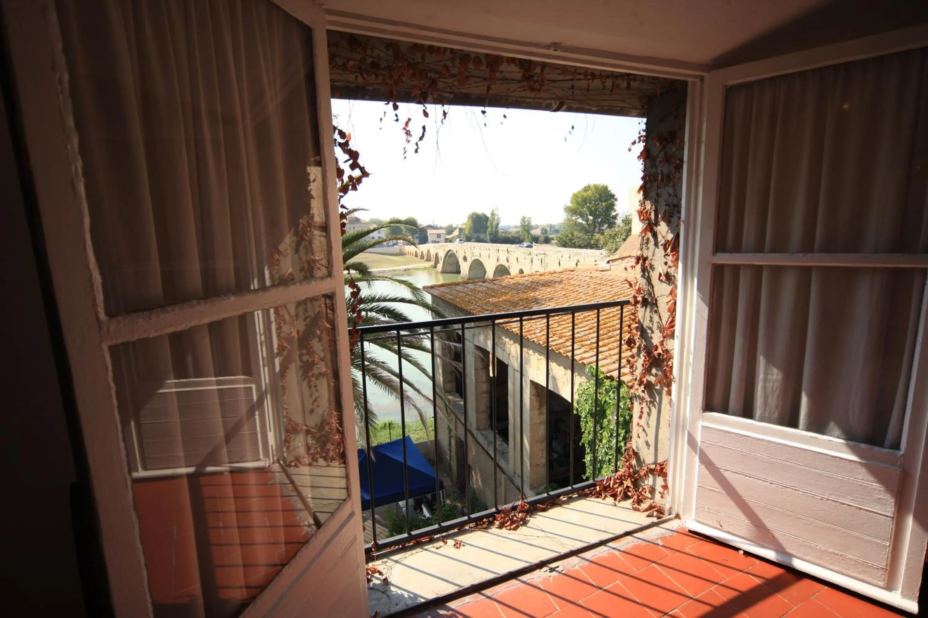Garden view in Maison De L'Orb