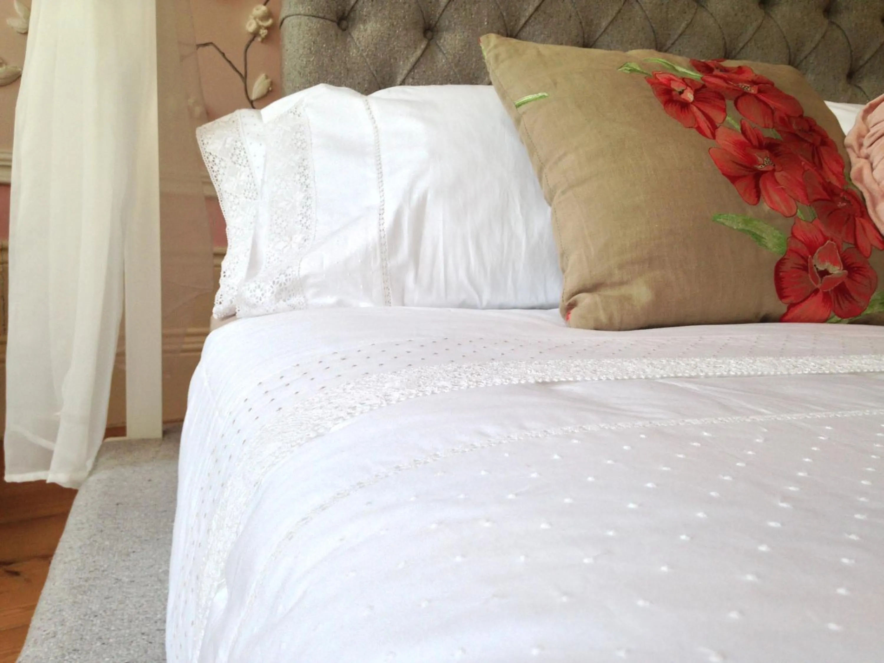Shower, Bed in Boavista Eco-Luxury House