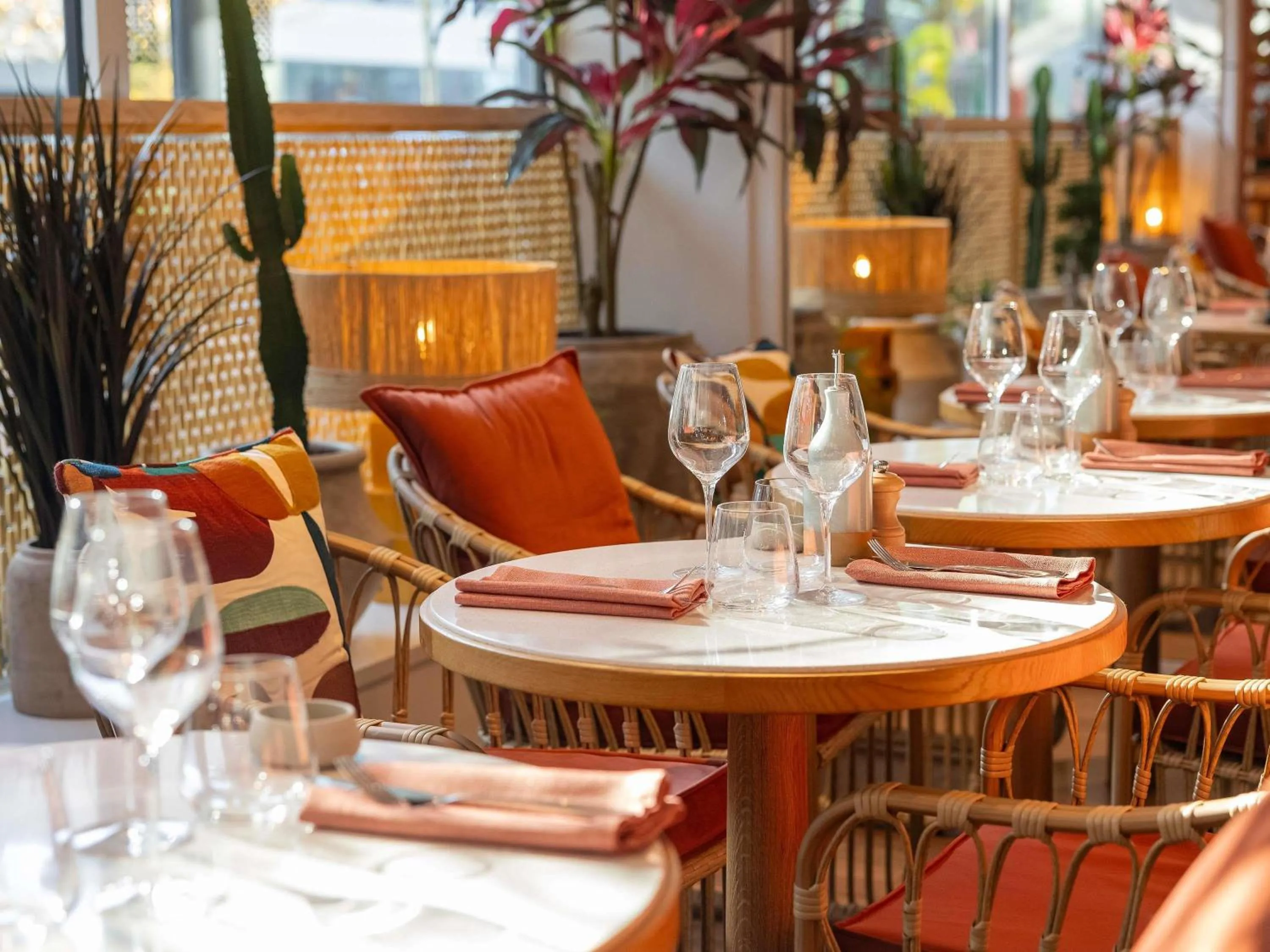 Lounge or bar in Novotel Luxembourg Kirchberg