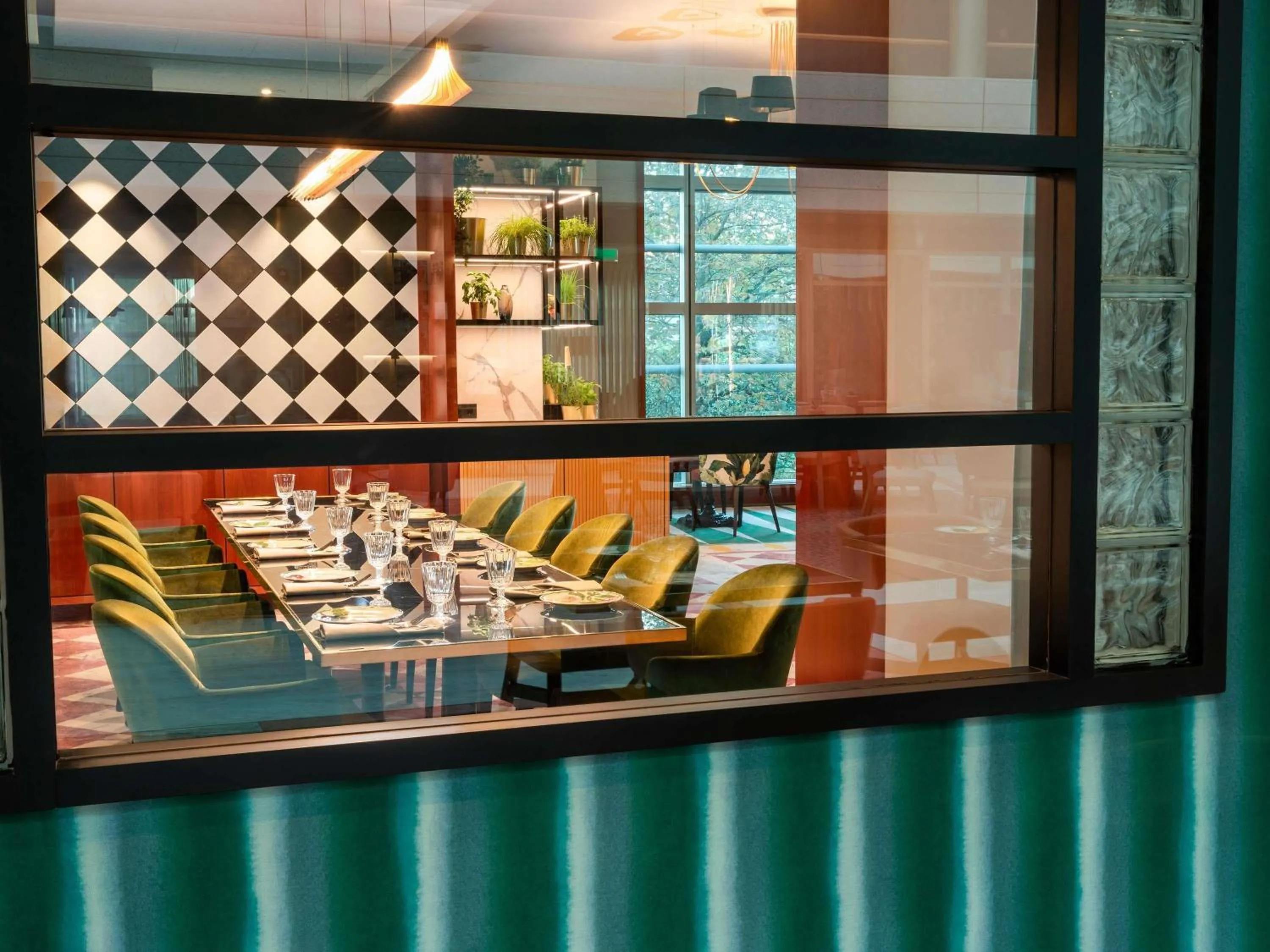 Restaurant/places to eat in Sofitel Luxembourg Europe