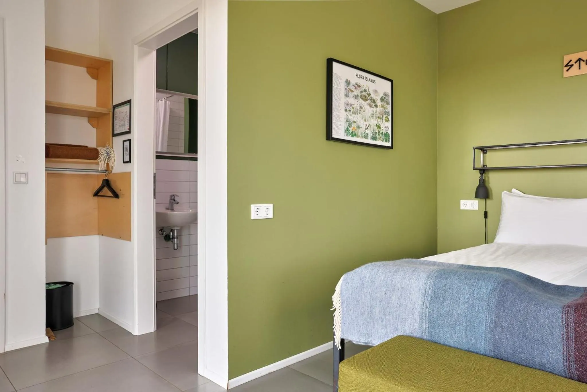 Bedroom, Bed in Midgard Base Camp