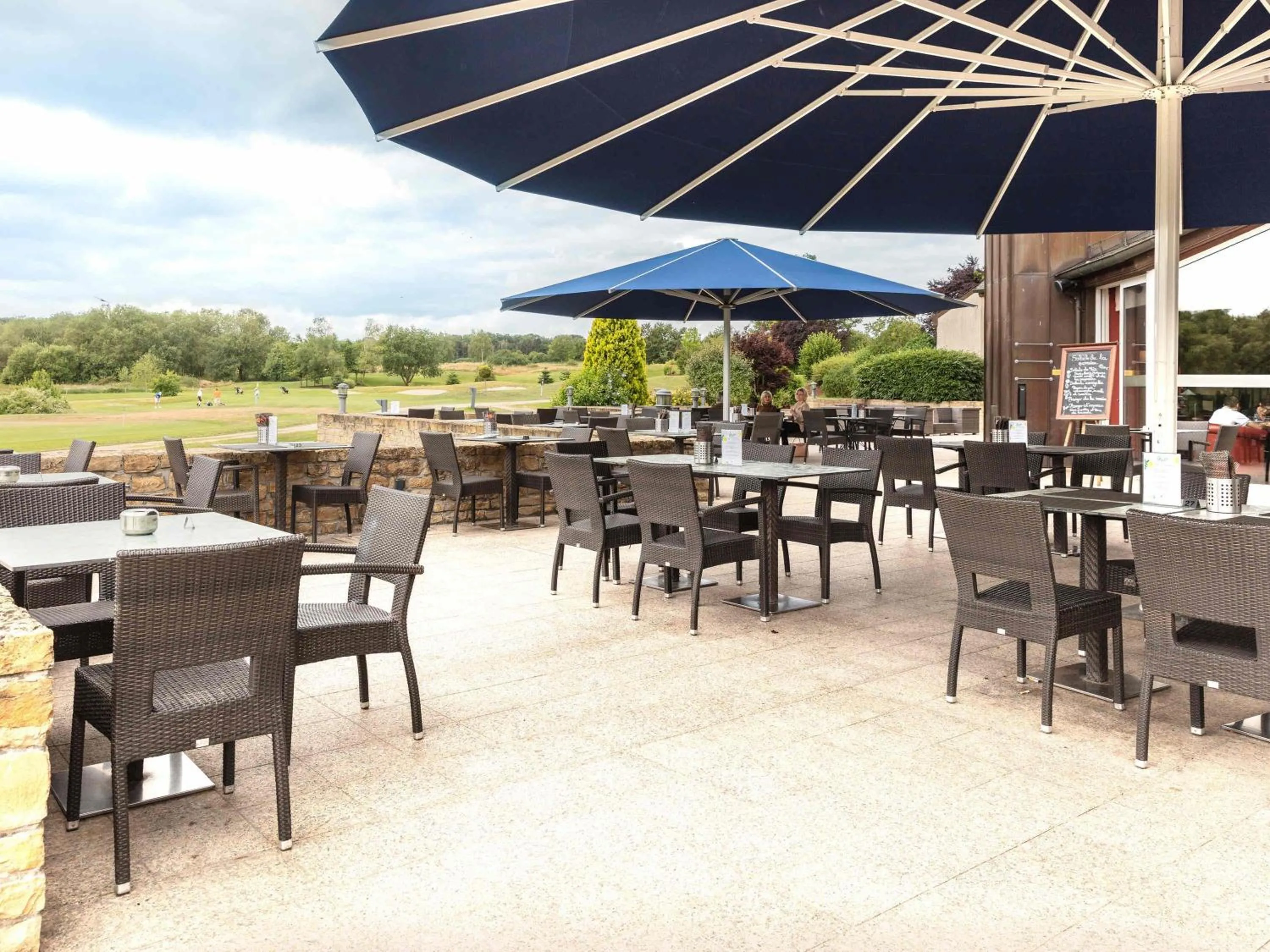 Lounge or bar in Mercure Luxembourg Kikuoka Golf & Spa
