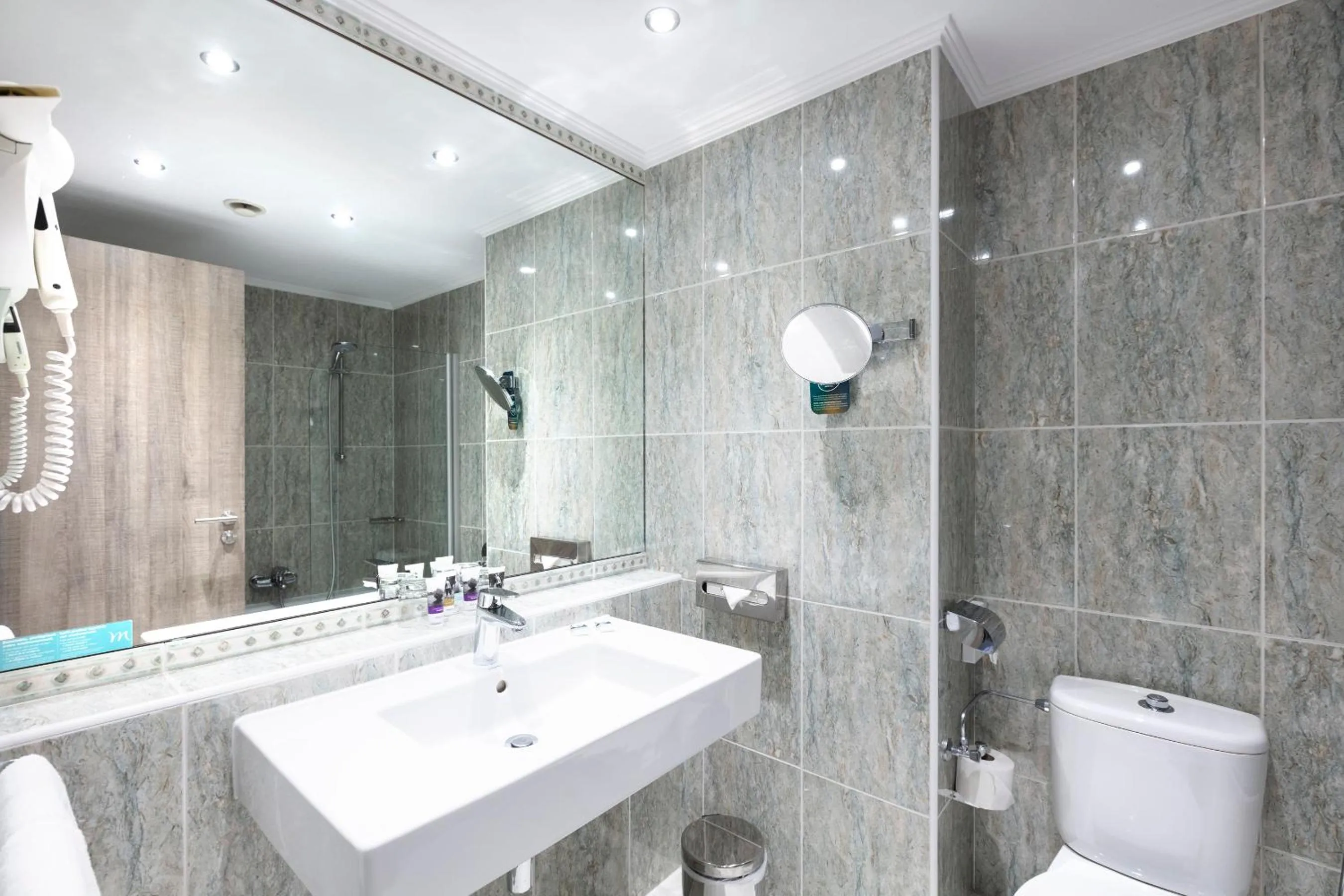 Bathroom in Mercure Luxembourg Kikuoka Golf & Spa