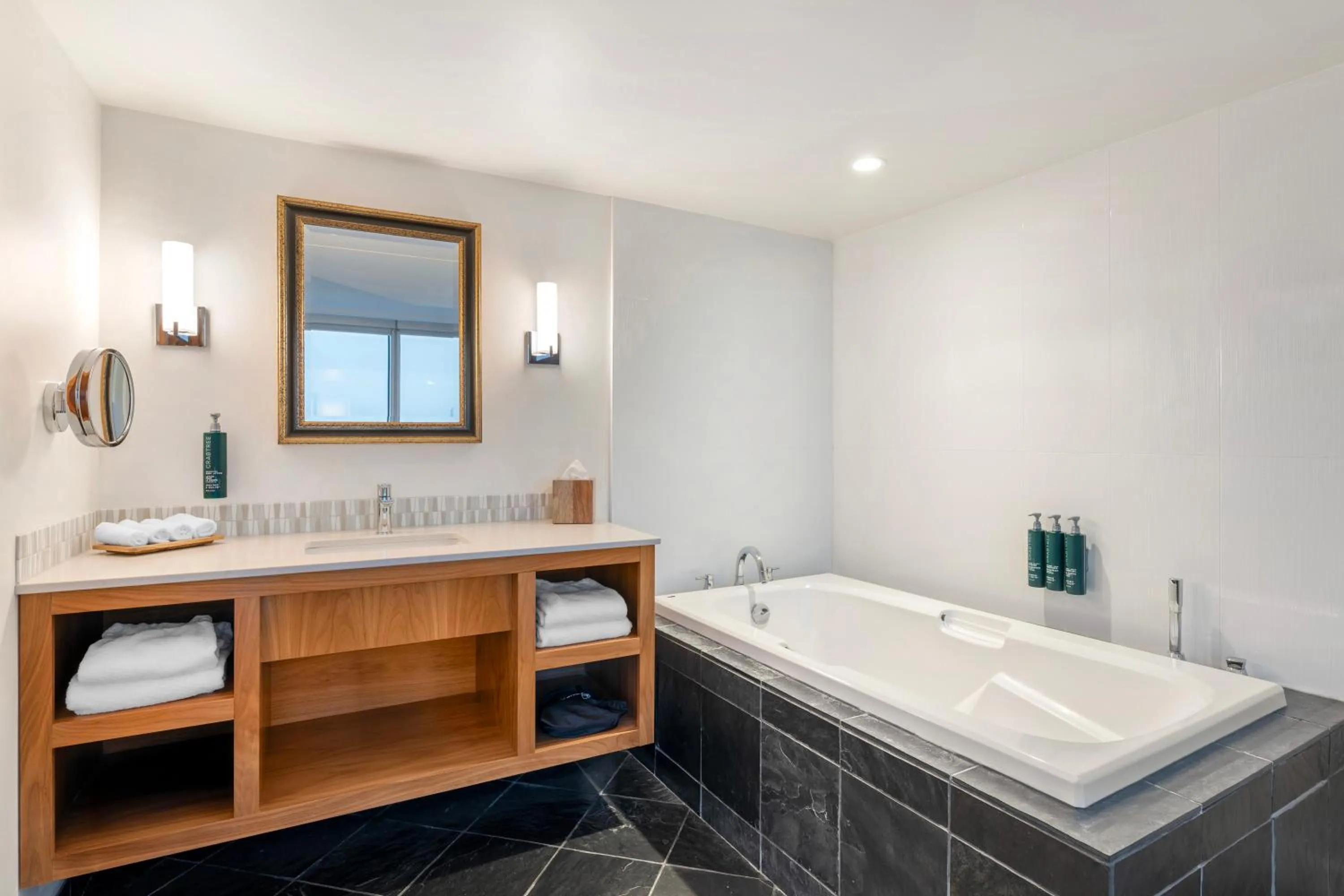 Bath, Bed in Embarc Vancouver