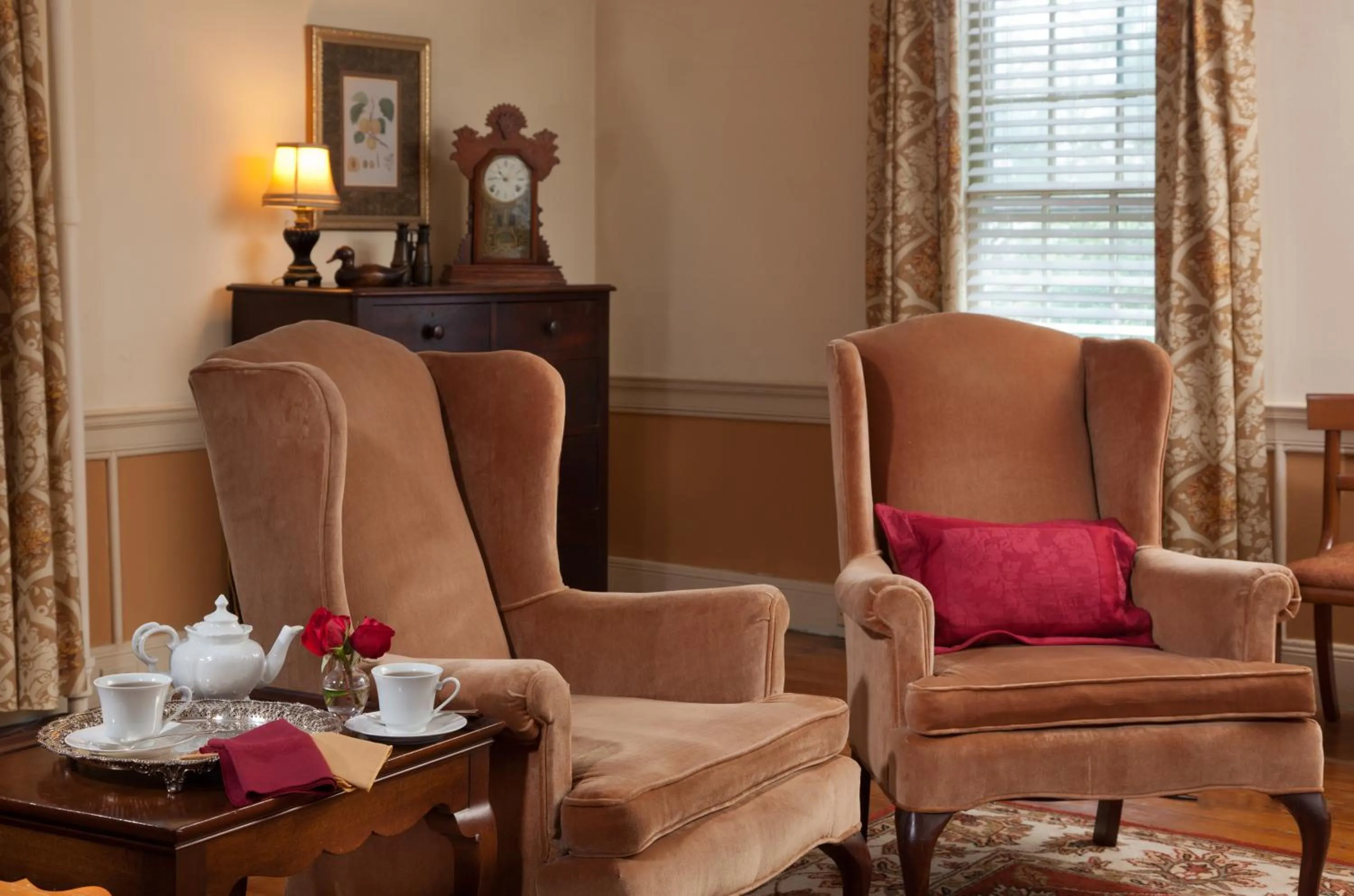 Living room in The Inn & Tavern at Meander