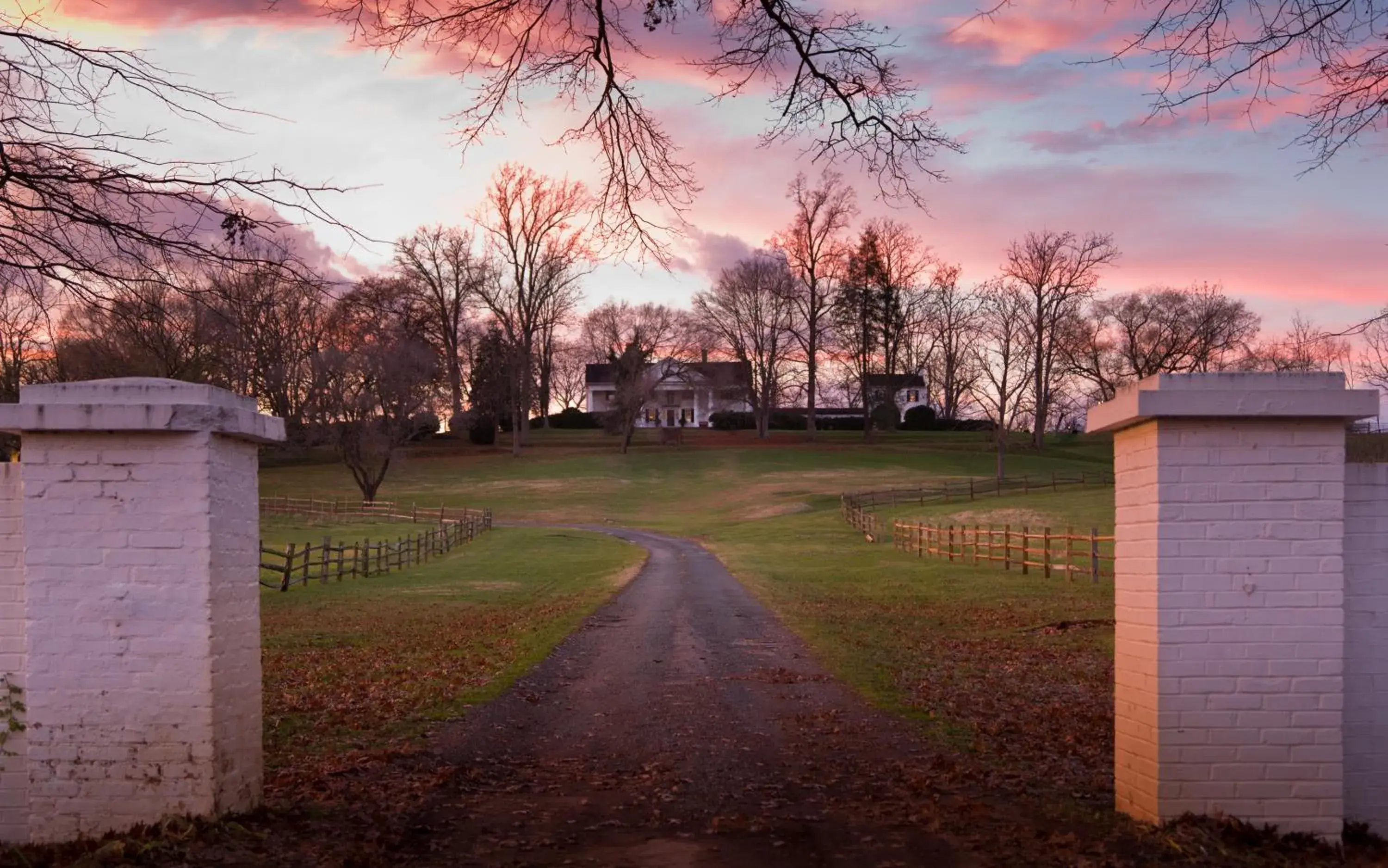 Facade/entrance in The Inn & Tavern at Meander Facade/entrance in The Inn & Tavern at Meander