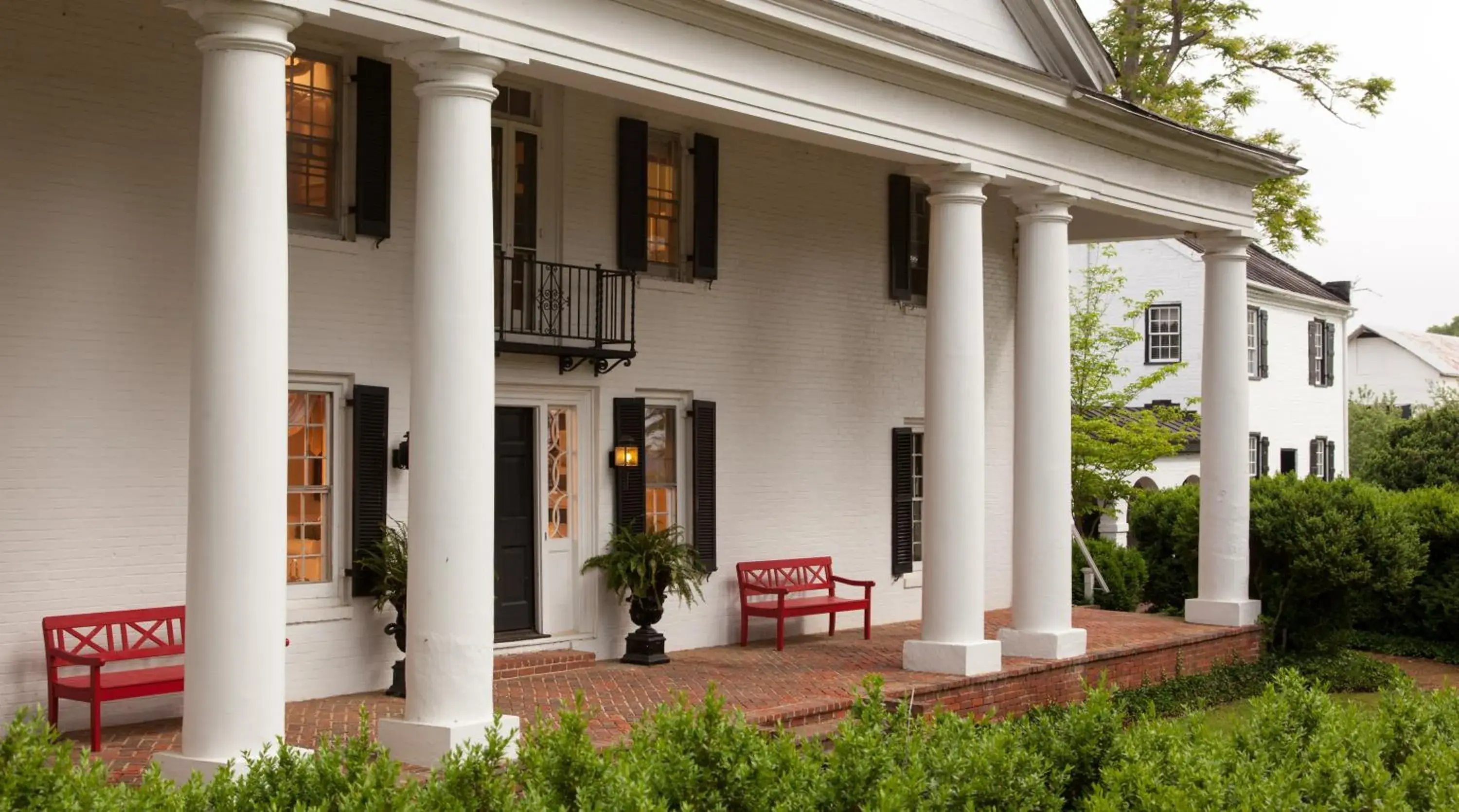 Facade/entrance in The Inn & Tavern at Meander Facade/entrance in The Inn & Tavern at Meander