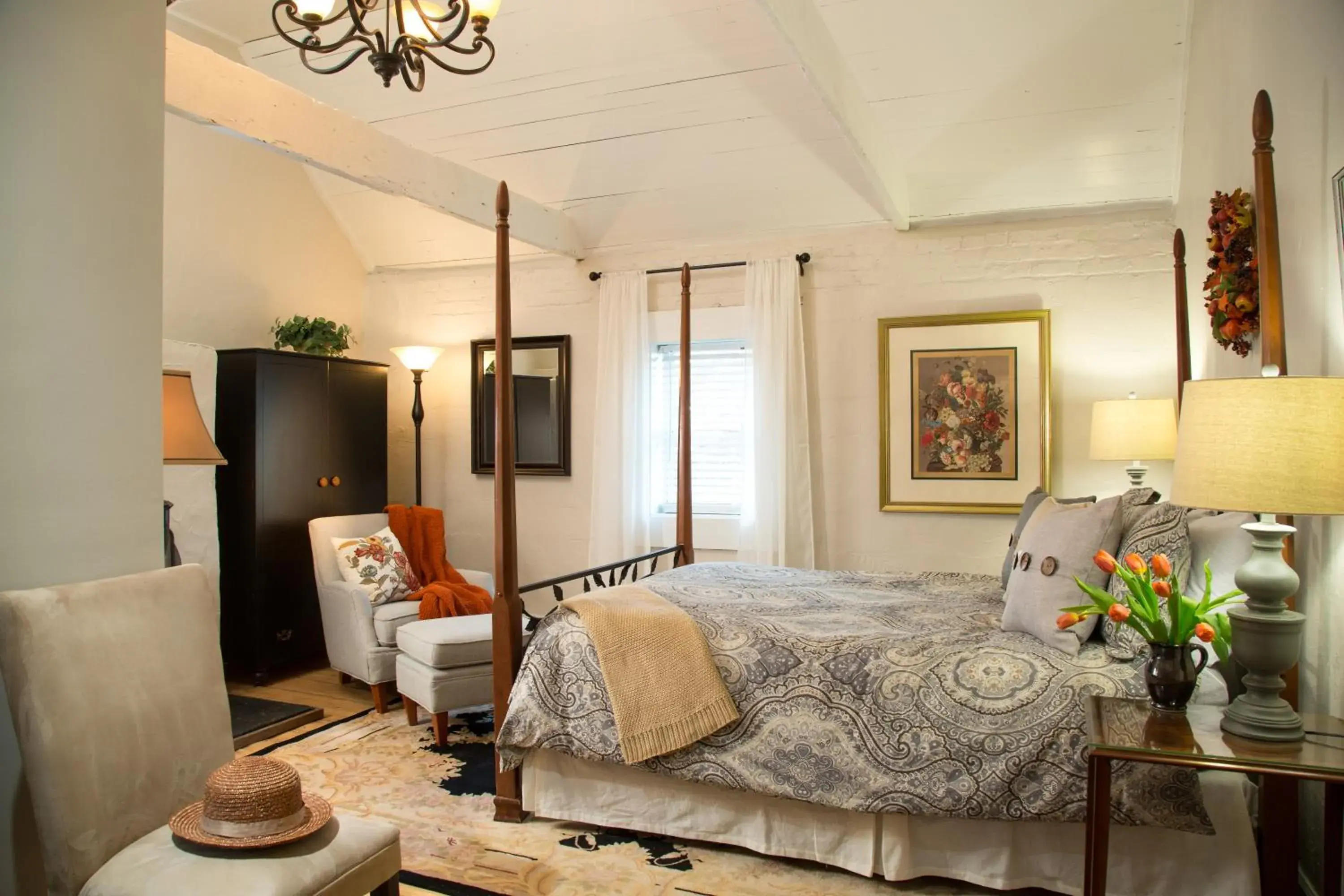 Photo of the whole room, Bed in The Inn & Tavern at Meander Photo of the whole room, Bed in The Inn & Tavern at Meander