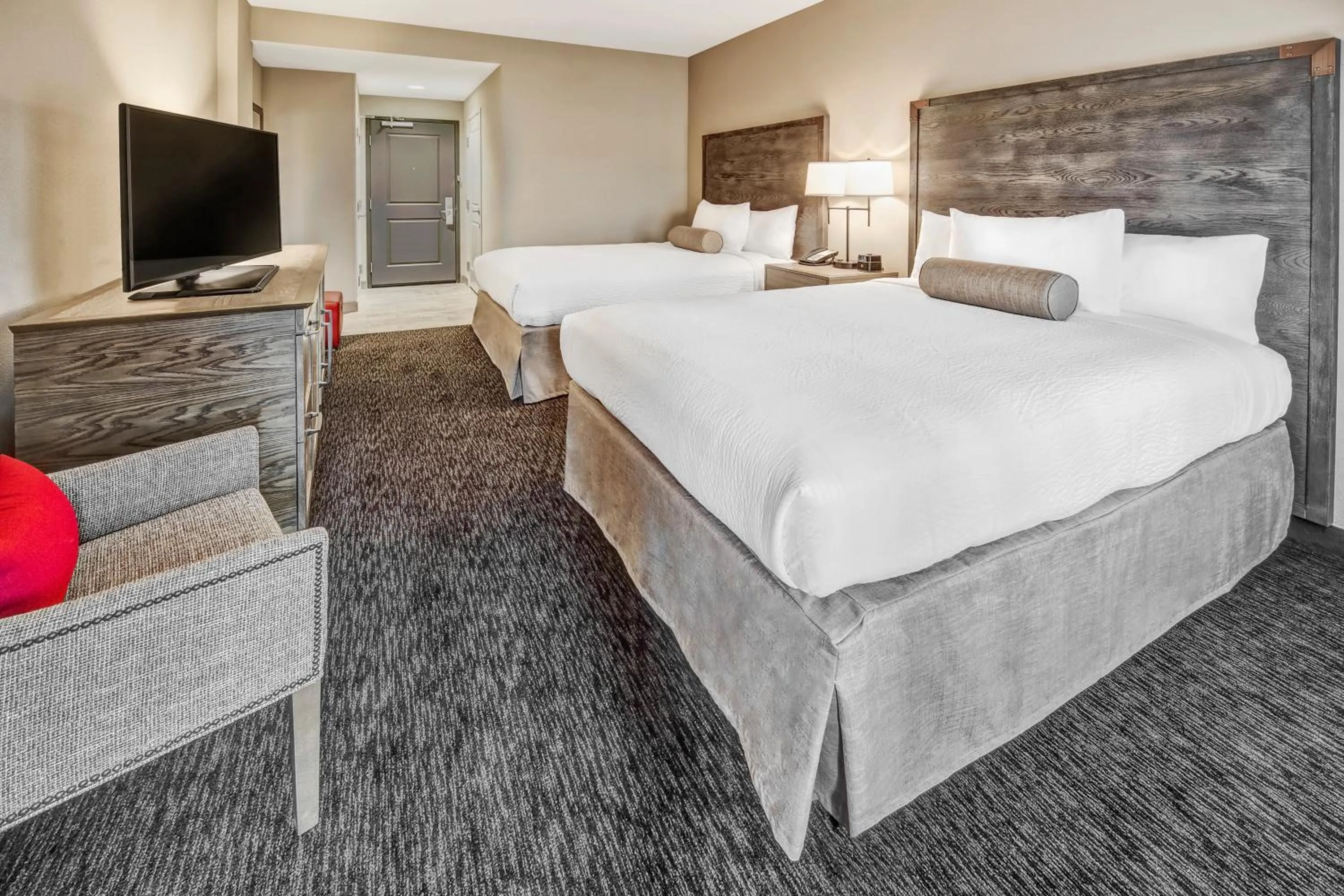 Bedroom, Bed in Black Fox Lodge Pigeon Forge, Tapestry Collection by Hilton