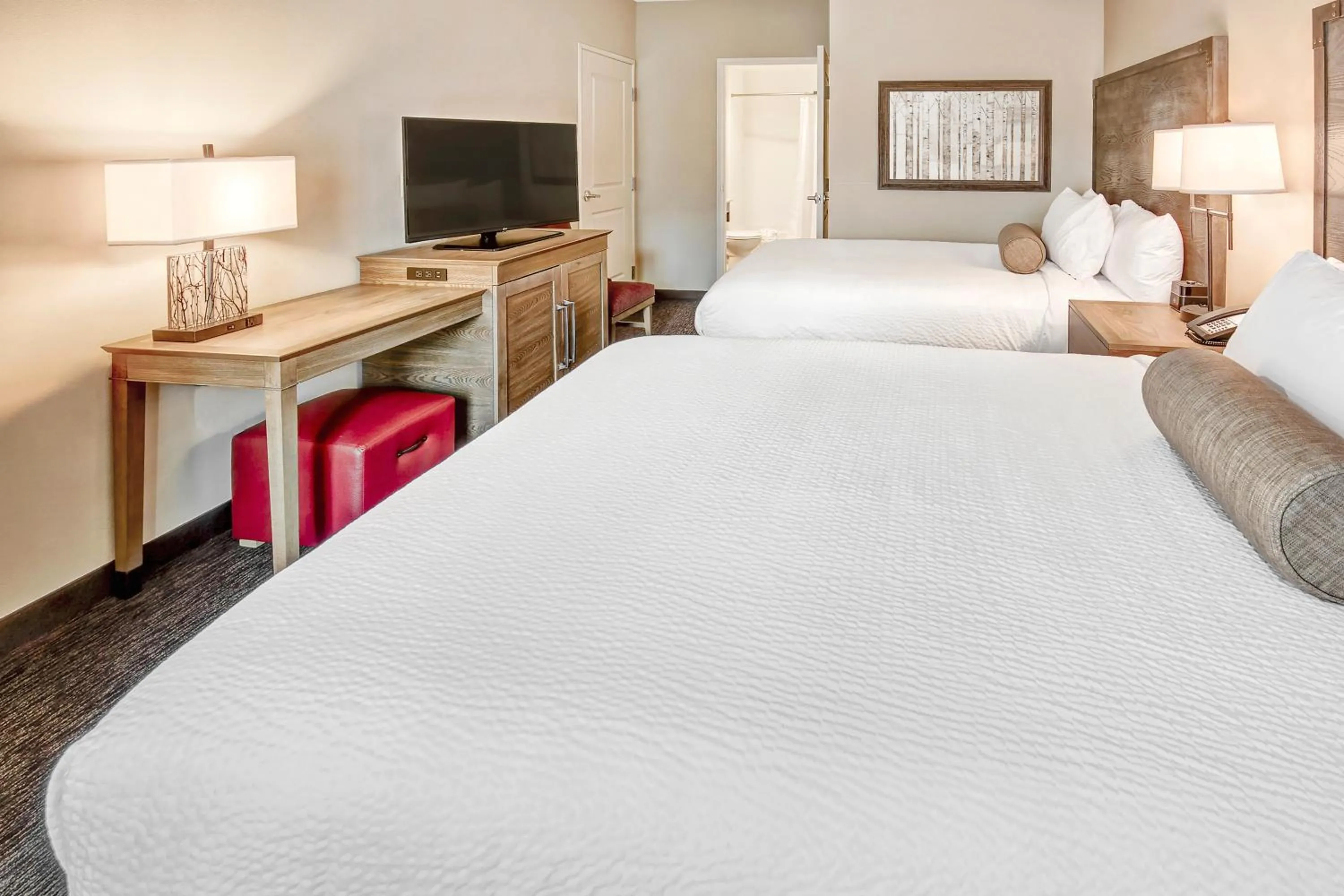 Bedroom, Bed in Black Fox Lodge Pigeon Forge, Tapestry Collection by Hilton