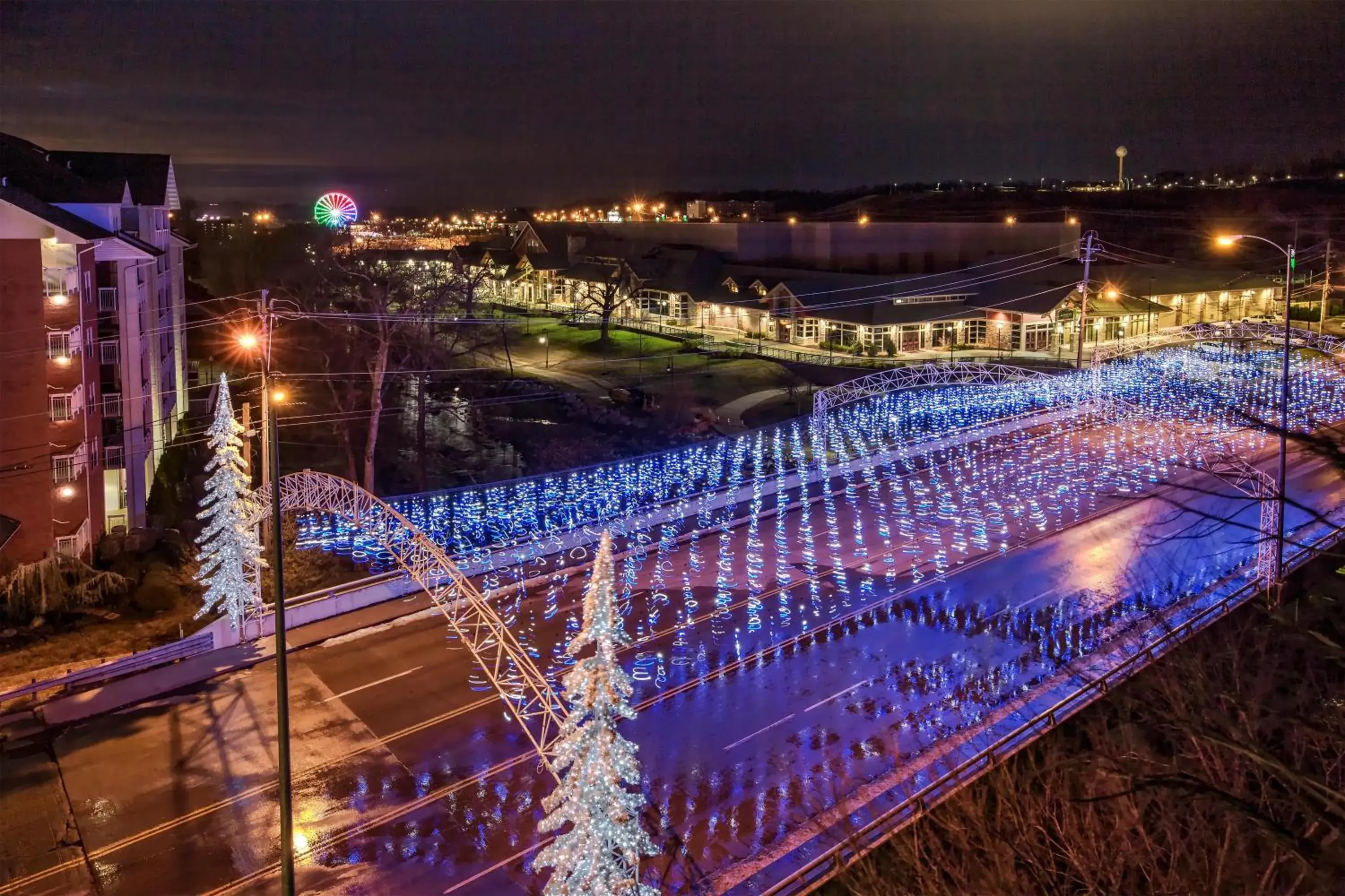 Black Fox Lodge Pigeon Forge, Tapestry Collection by Hilton Black Fox Lodge Pigeon Forge, Tapestry Collection by Hilton
