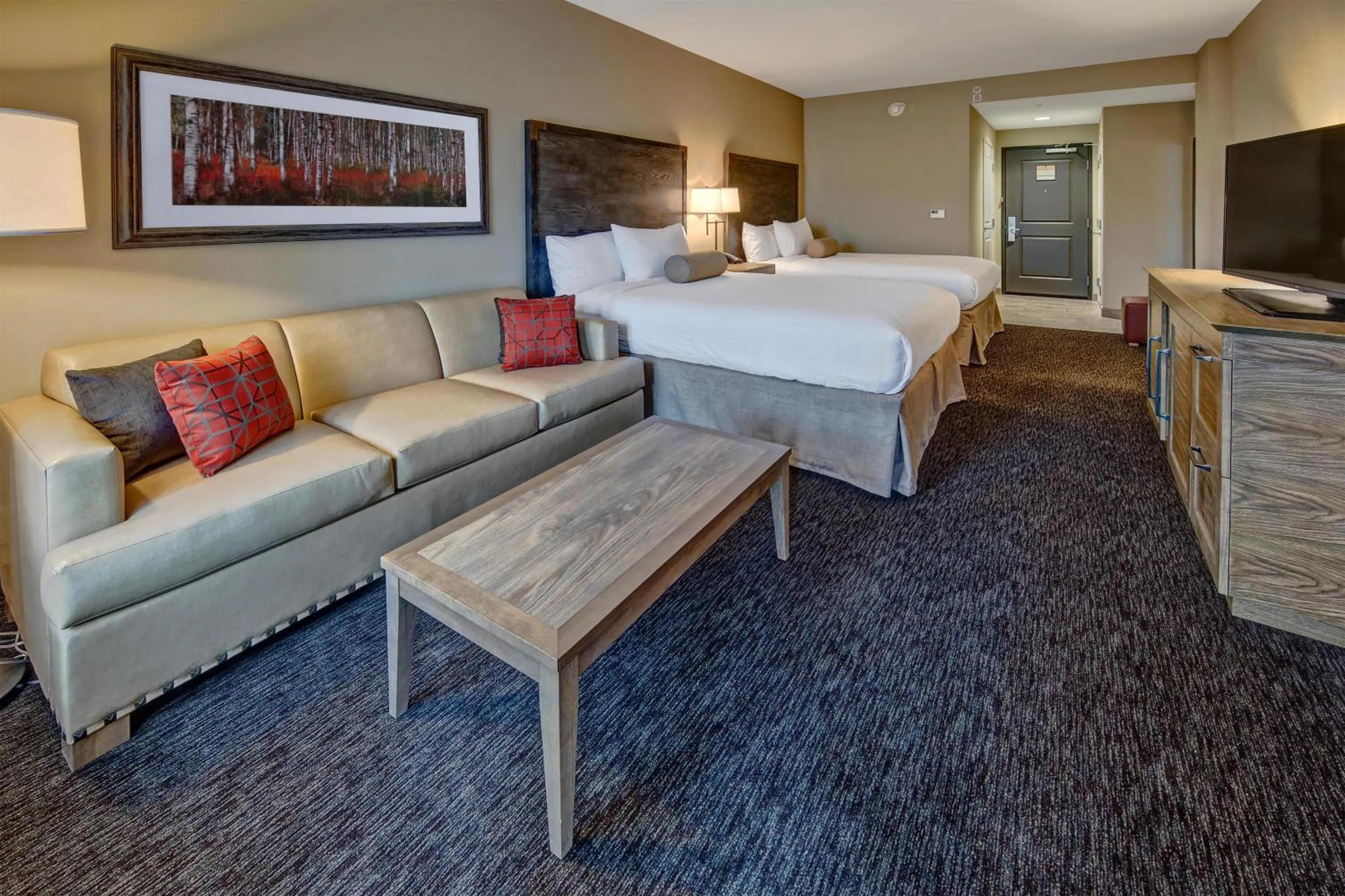 Bedroom, Bed in Black Fox Lodge Pigeon Forge, Tapestry Collection by Hilton