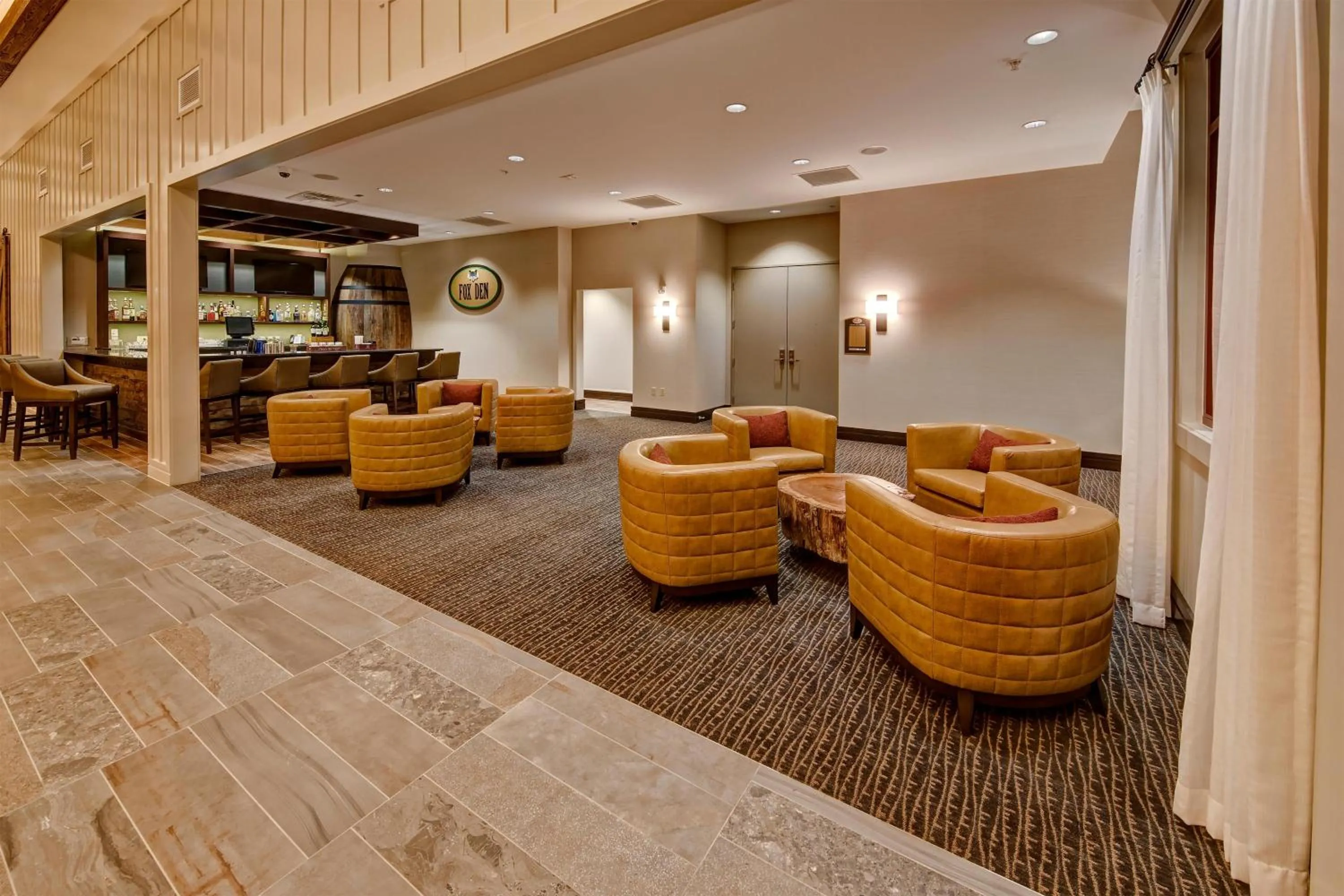 Lounge or bar in Black Fox Lodge Pigeon Forge, Tapestry Collection by Hilton