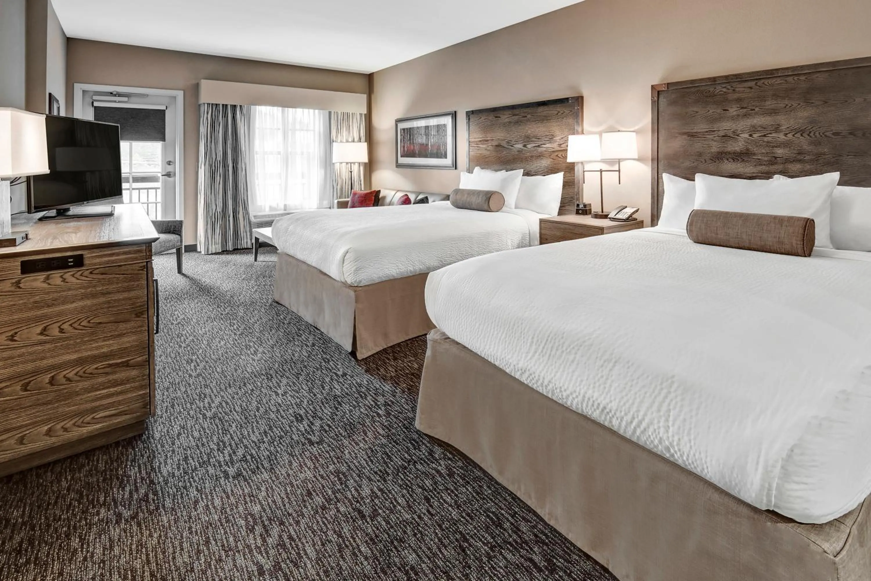 Bedroom, Bed in Black Fox Lodge Pigeon Forge, Tapestry Collection by Hilton