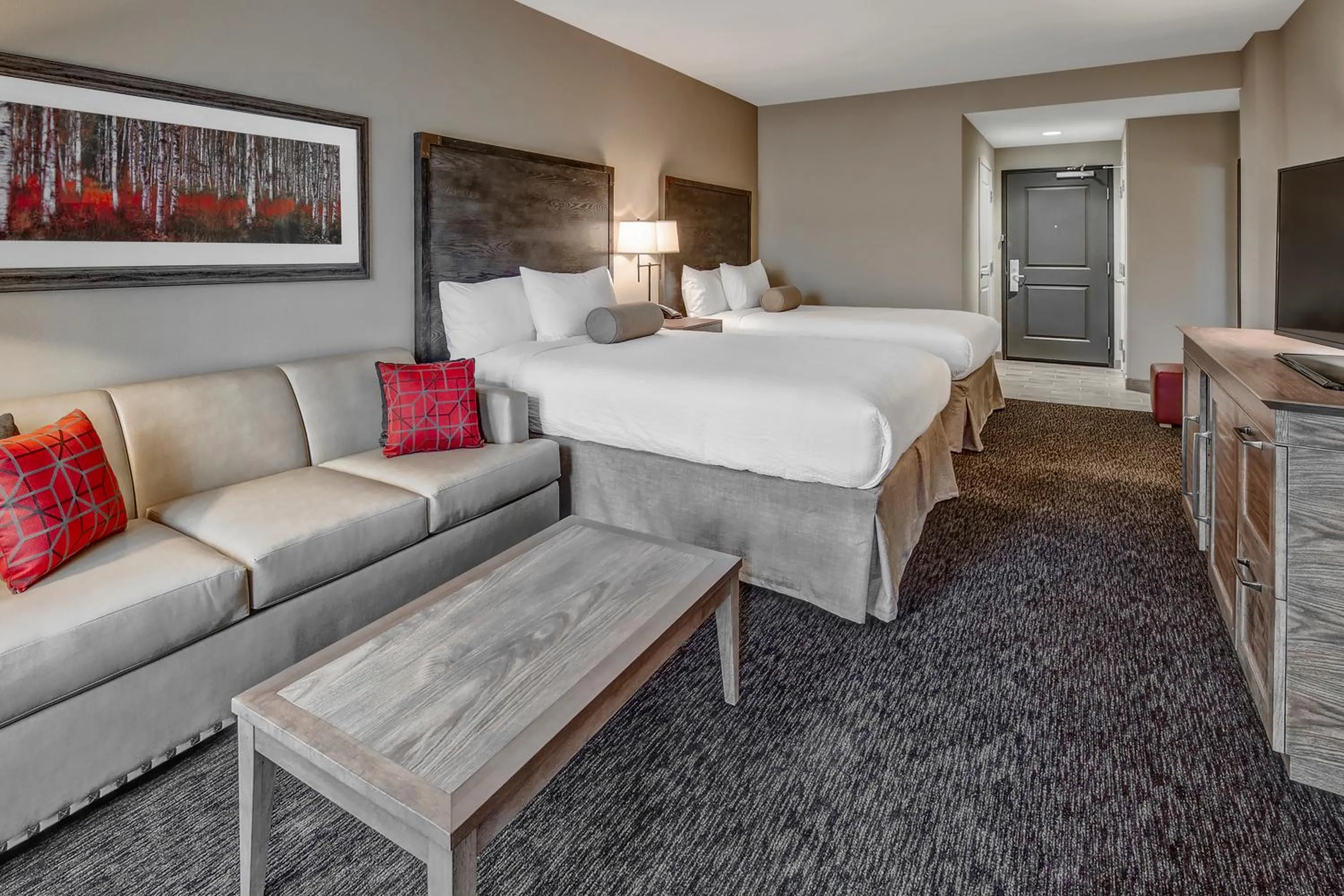 Bedroom, Bed in Black Fox Lodge Pigeon Forge, Tapestry Collection by Hilton