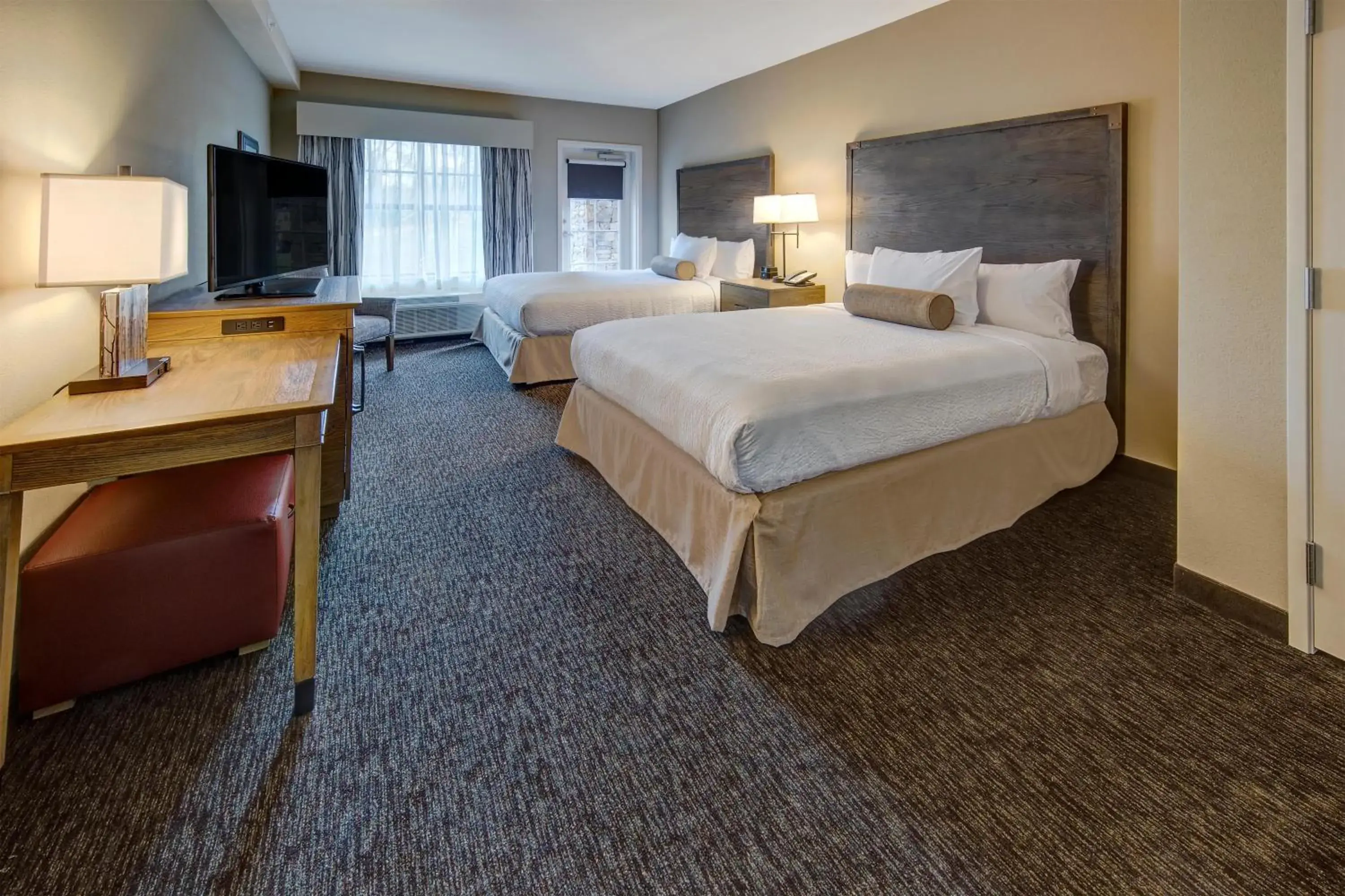 Bedroom, Bed in Black Fox Lodge Pigeon Forge, Tapestry Collection by Hilton Bedroom, Bed in Black Fox Lodge Pigeon Forge, Tapestry Collection by Hilton