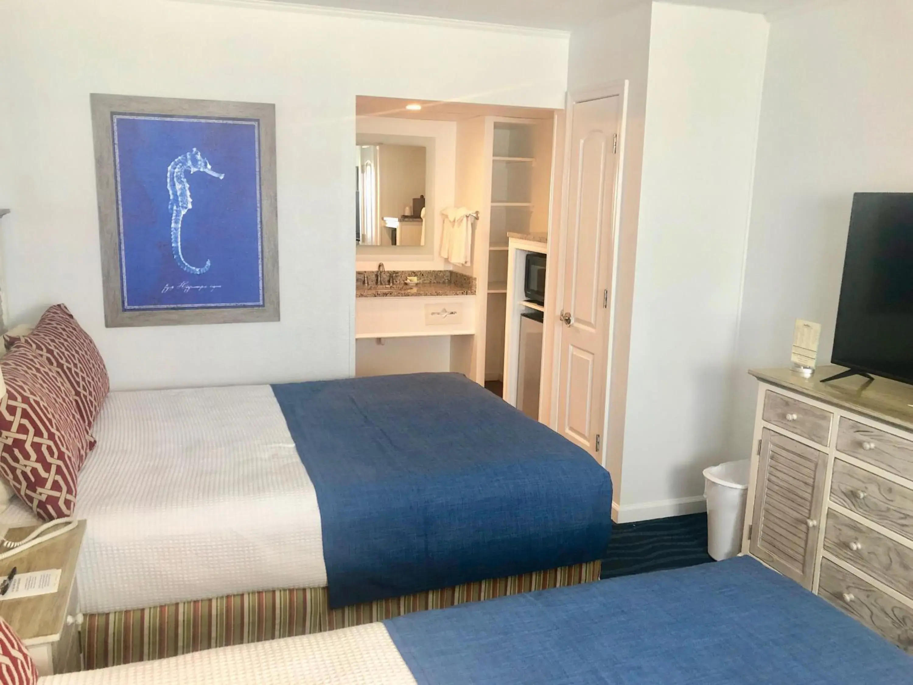 Queen Room with Pool View - First Floor in Beach View Hotel Queen Room with Pool View - First Floor in Beach View Hotel