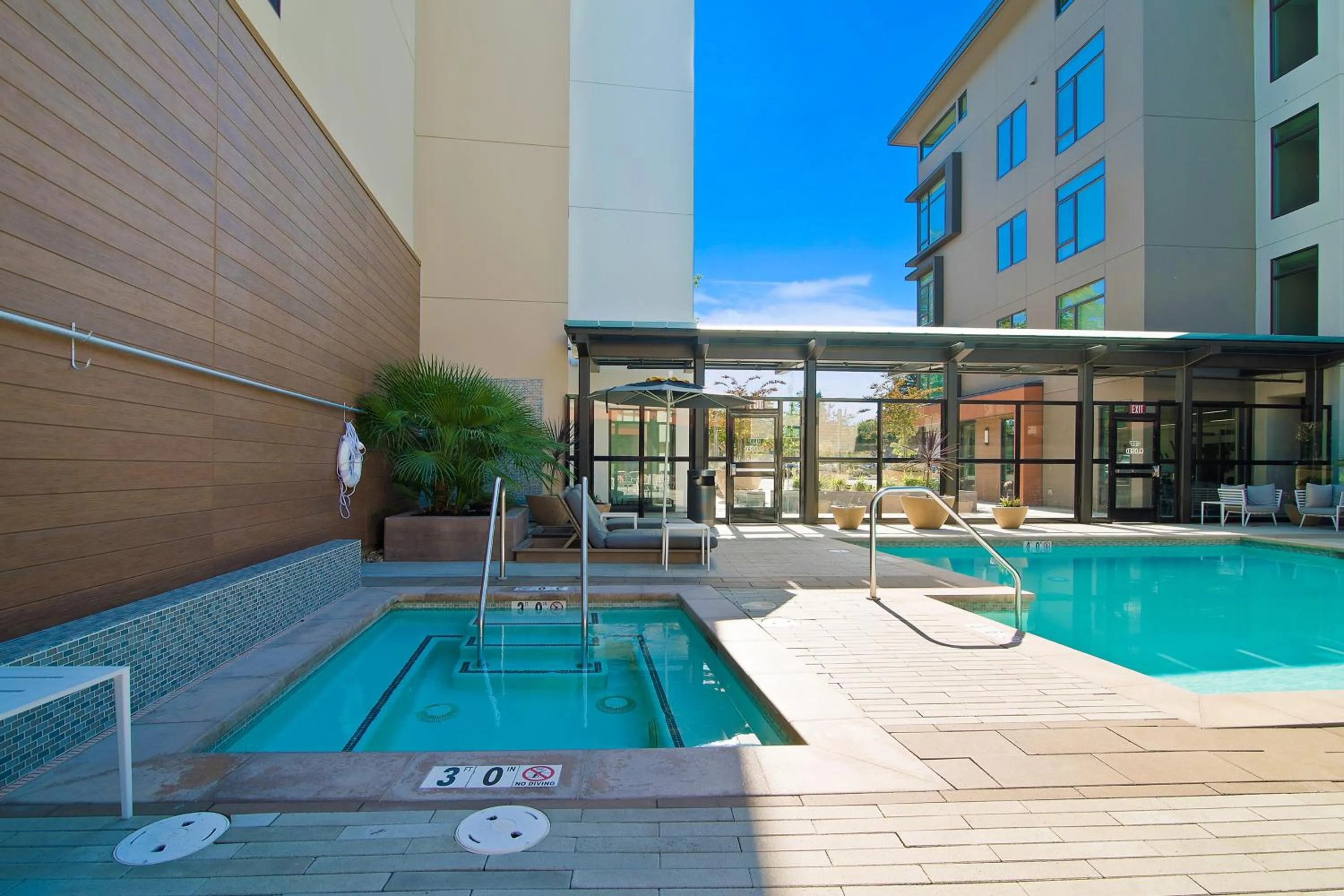 Swimming pool in Global Luxury Suites at Downtown Mountain View