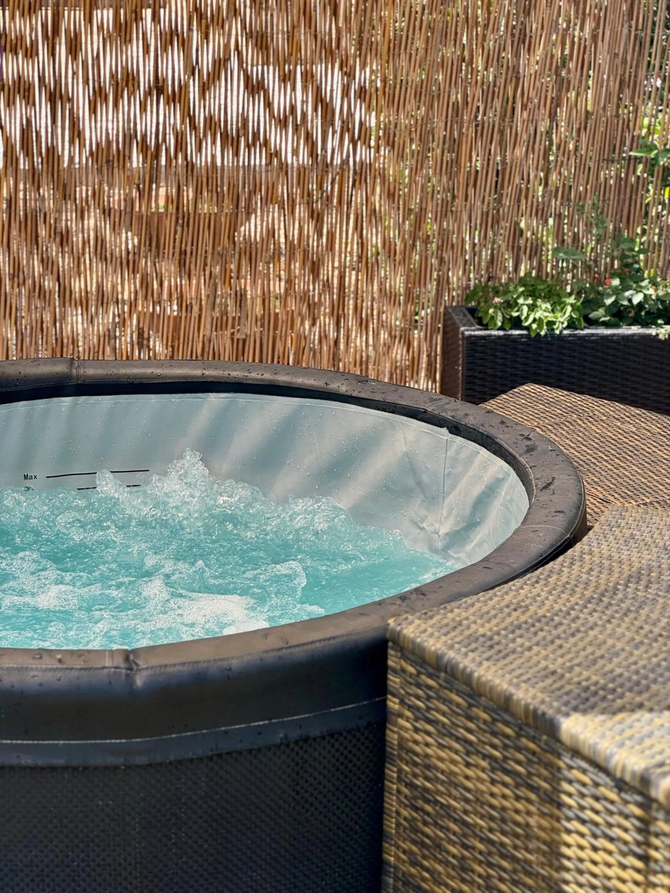 Hot Tub in La linea dell'orizzonte