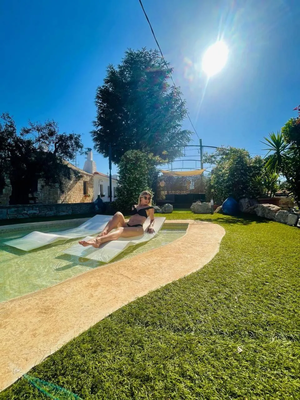 Swimming pool in La linea dell'orizzonte