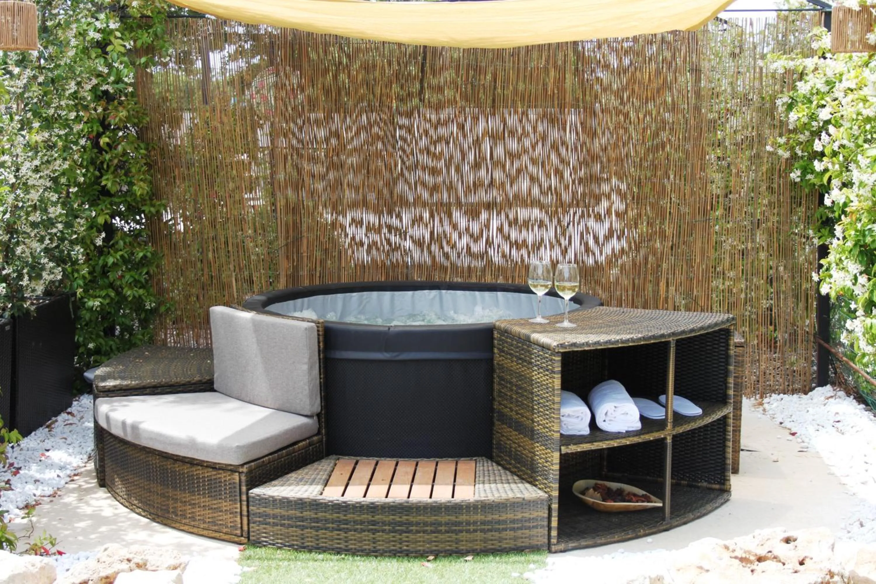 Hot Tub in La linea dell'orizzonte