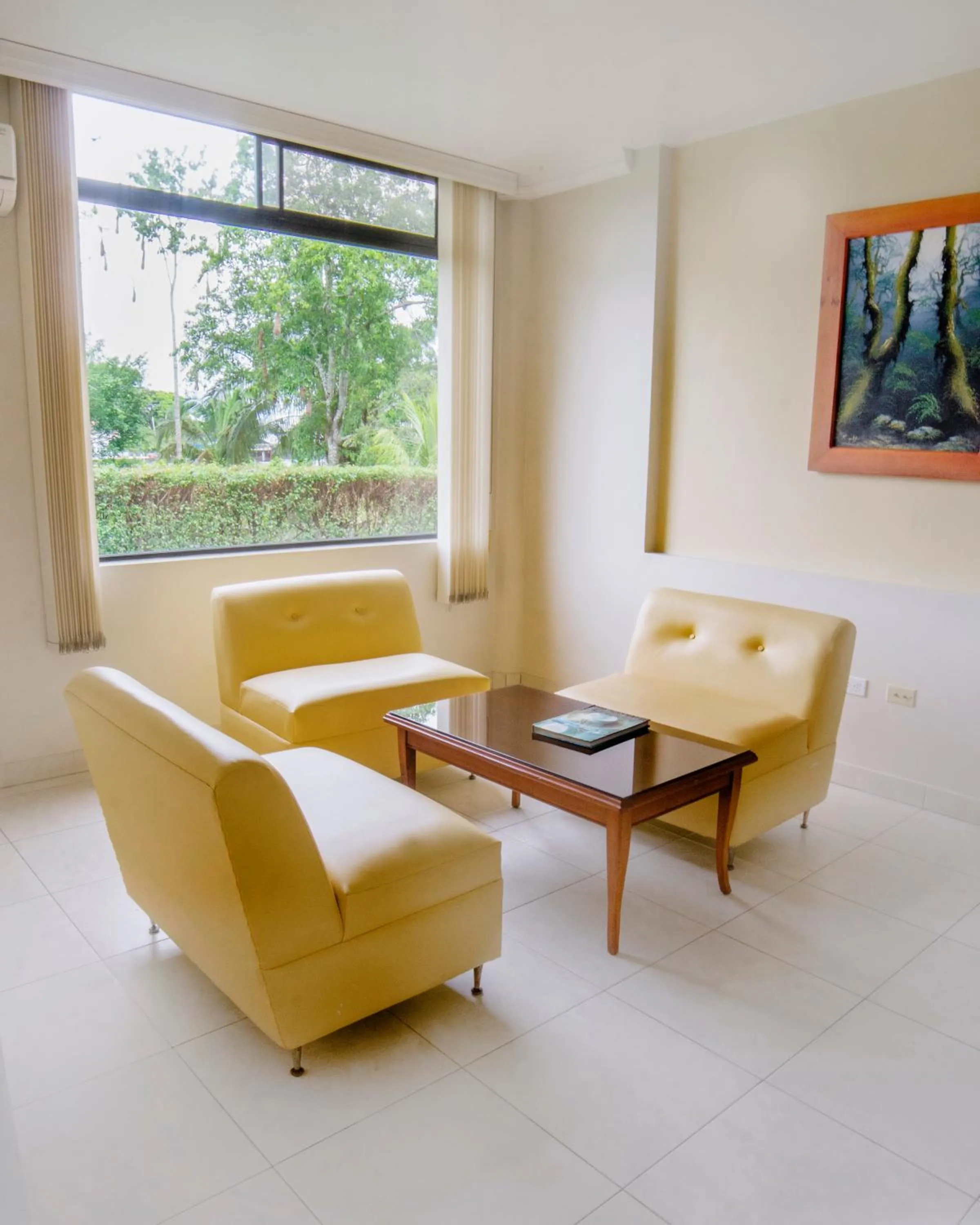 Living room in Gran Hotel De Lago - Lago Agrio