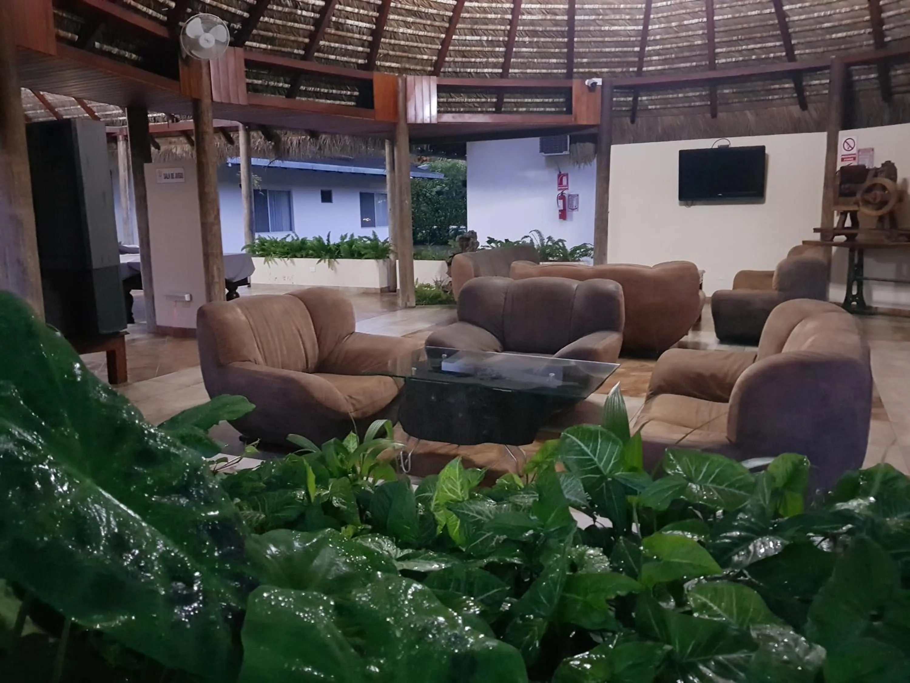 Communal lounge/ TV room in Gran Hotel De Lago - Lago Agrio