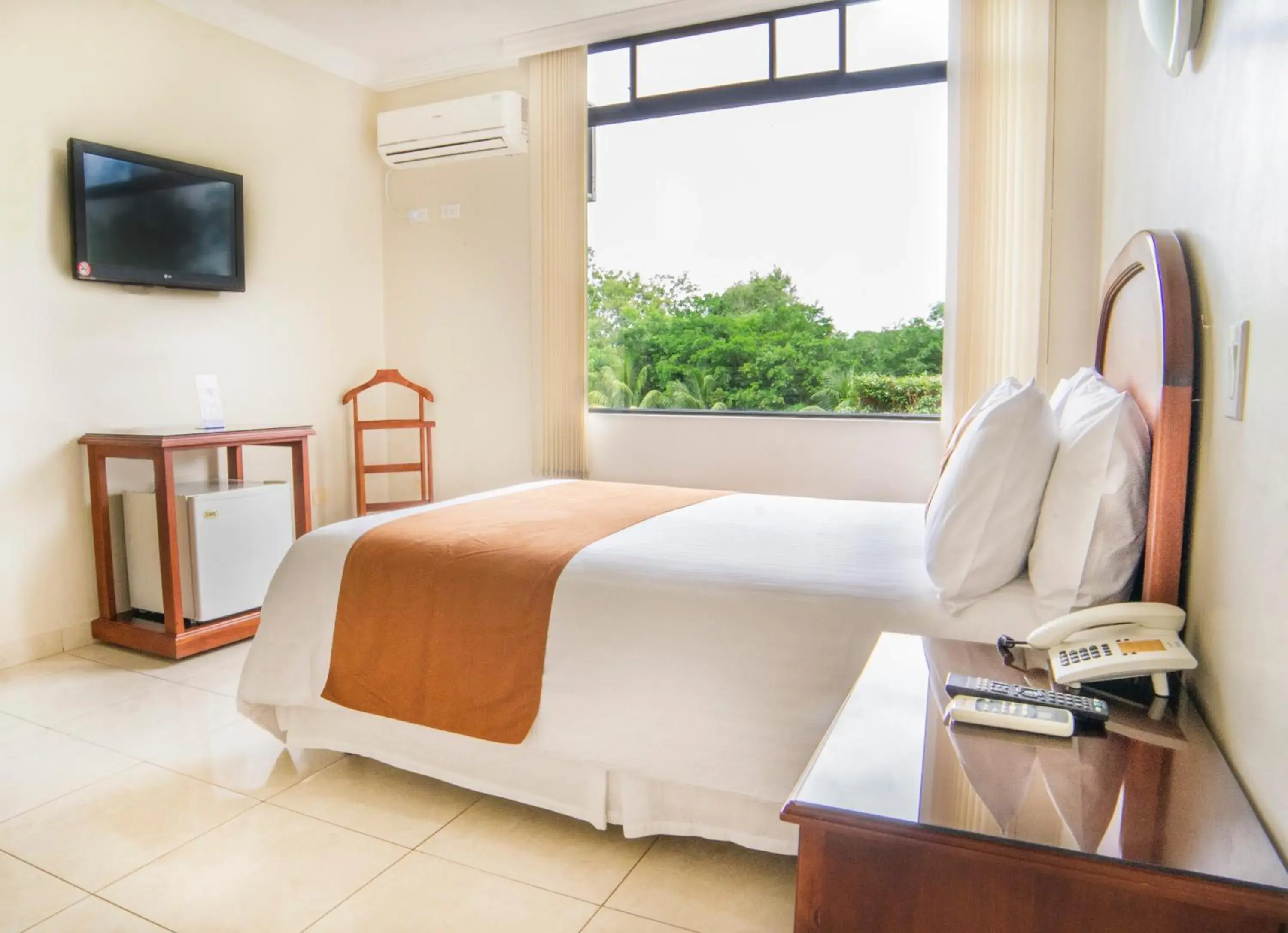 Executive Suite - single occupancy in Gran Hotel De Lago - Lago Agrio Executive Suite - single occupancy in Gran Hotel De Lago - Lago Agrio