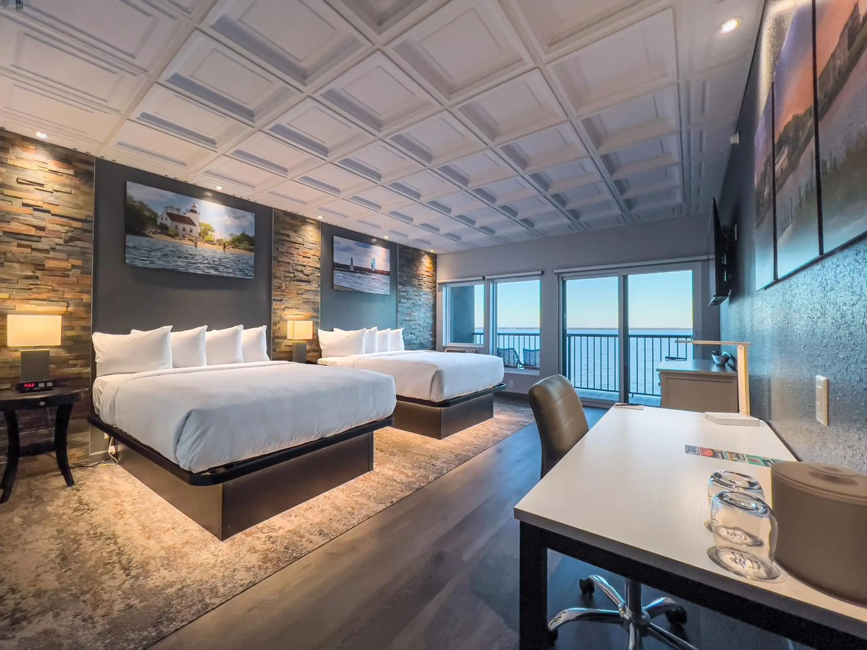 Bed in Terrace Bay Hotel - Lakefront Bed in Terrace Bay Hotel - Lakefront