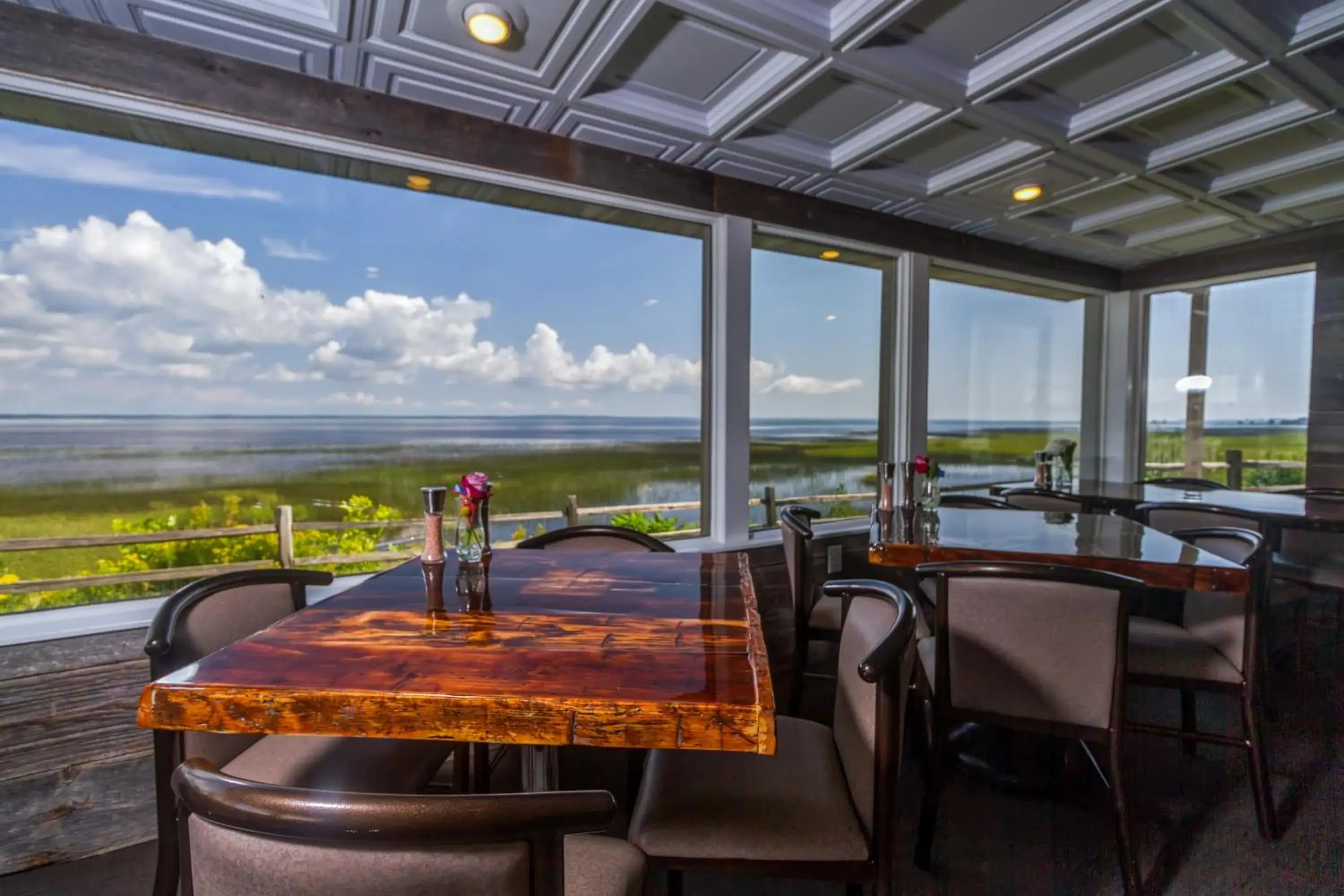 Restaurant/places to eat in Terrace Bay Hotel - Lakefront Restaurant/places to eat in Terrace Bay Hotel - Lakefront