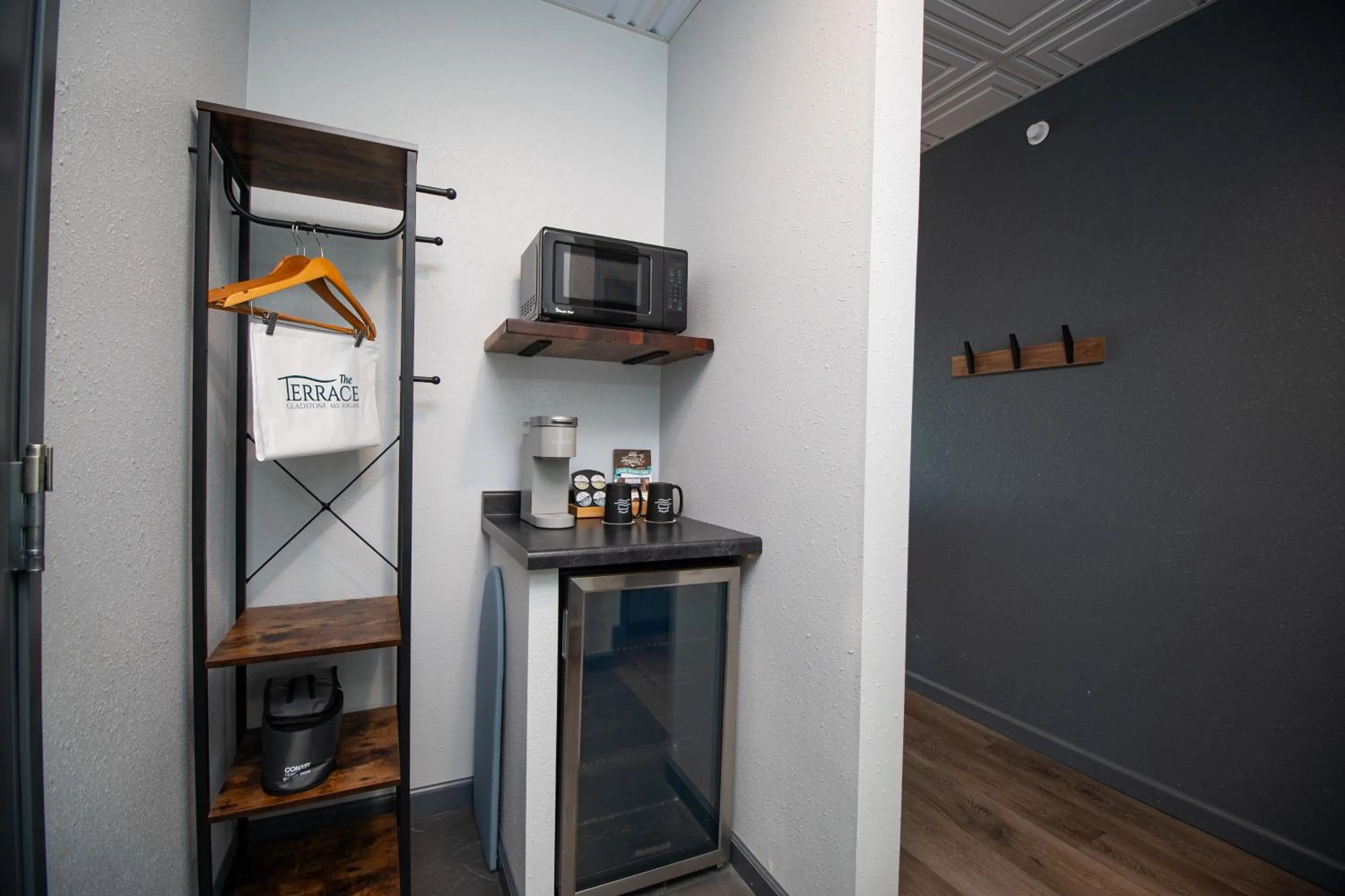 Coffee/tea facilities in Terrace Bay Hotel - Lakefront