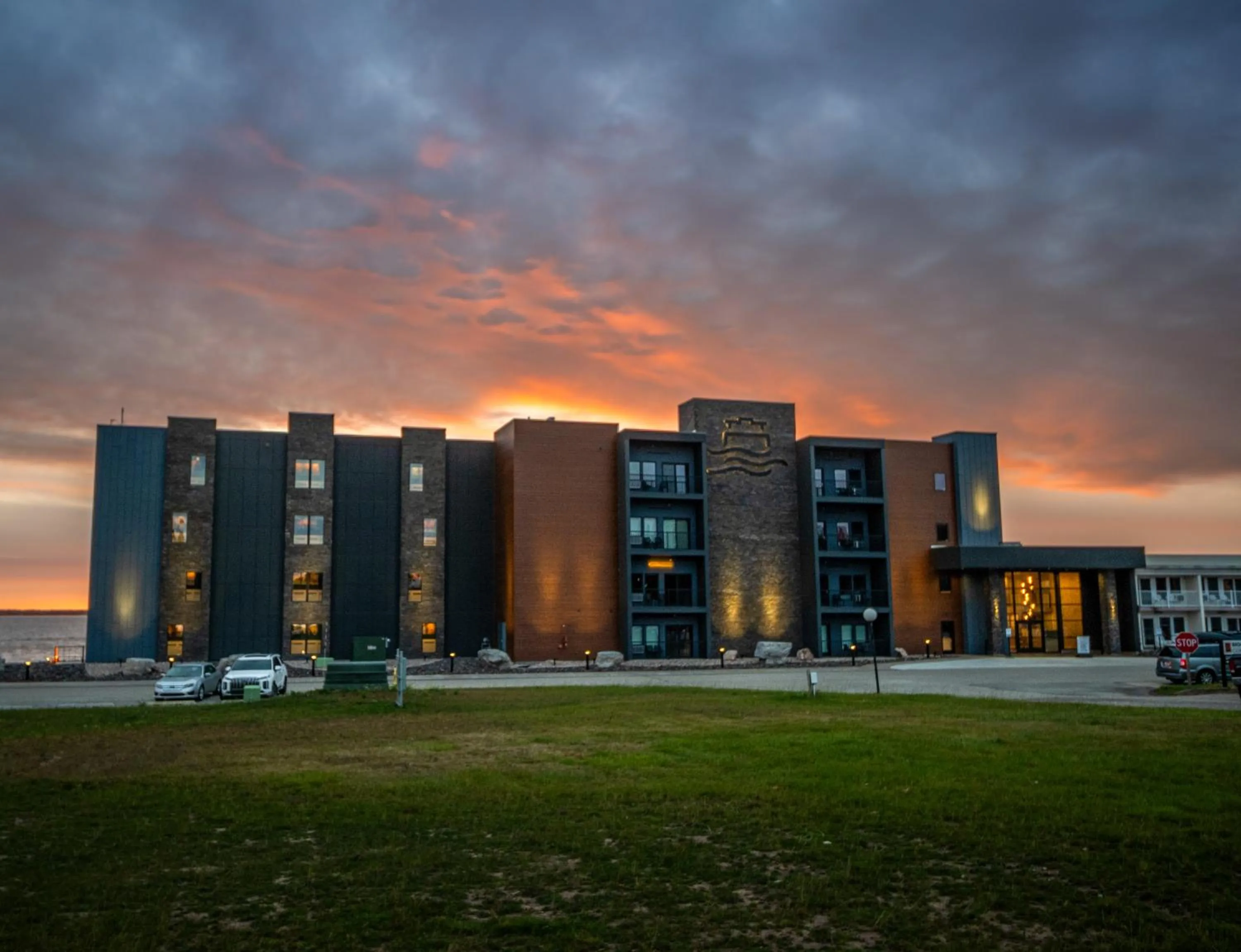 Property building in Terrace Bay Hotel - Lakefront