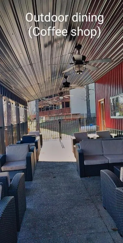 Restaurant/places to eat in Timber Pointe Resort