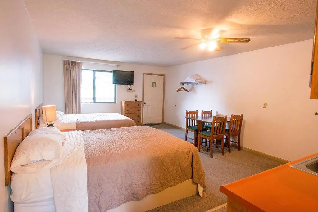 Restaurant/places to eat in Timber Pointe Resort